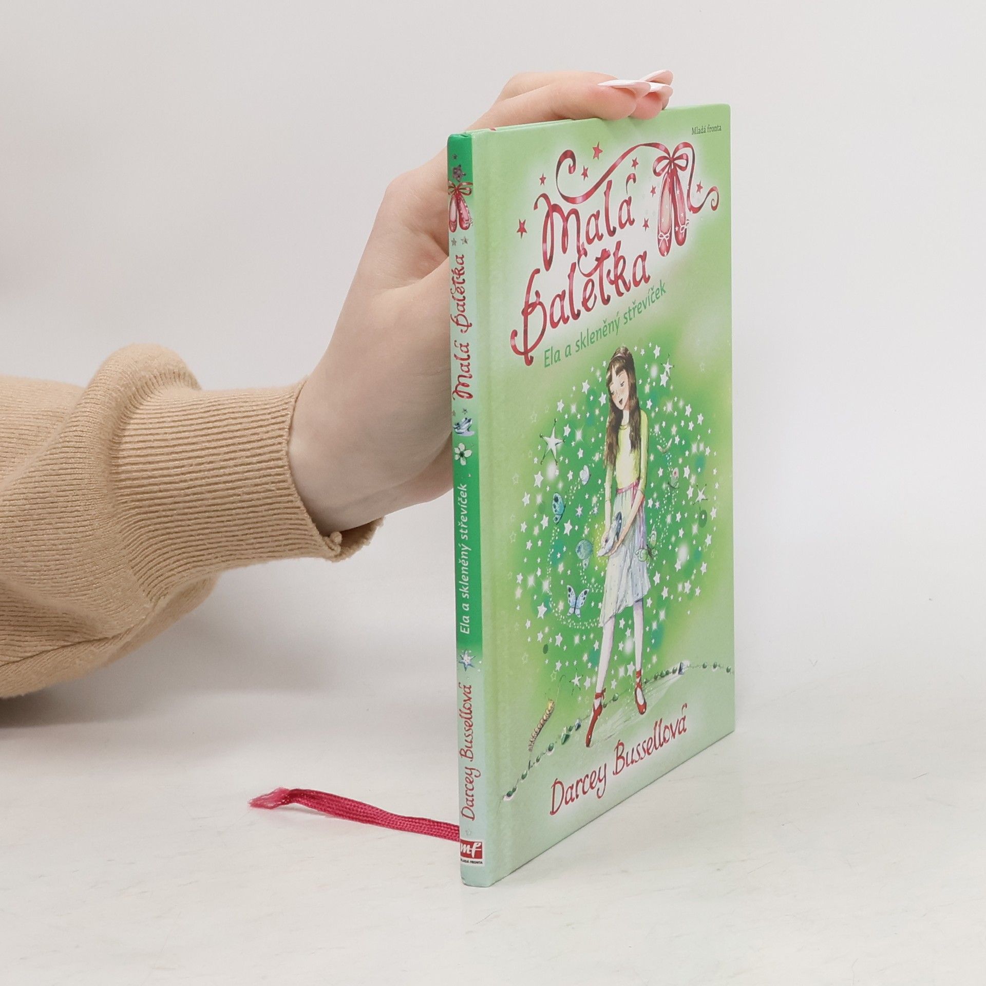 Ela a skleněný střevíček. Malá baletka