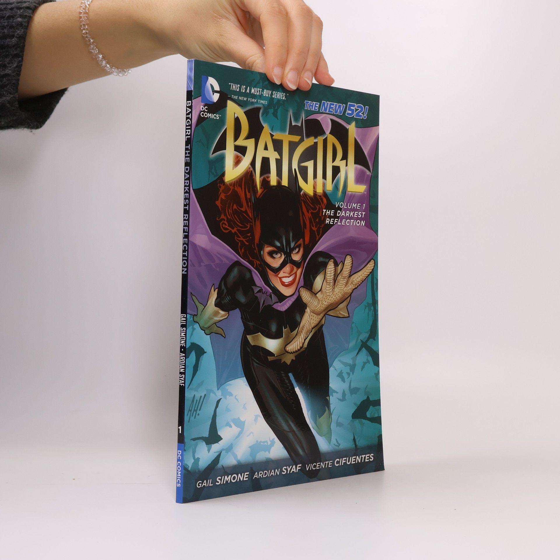 Batgirl. Vol 1: The darkest reflection
