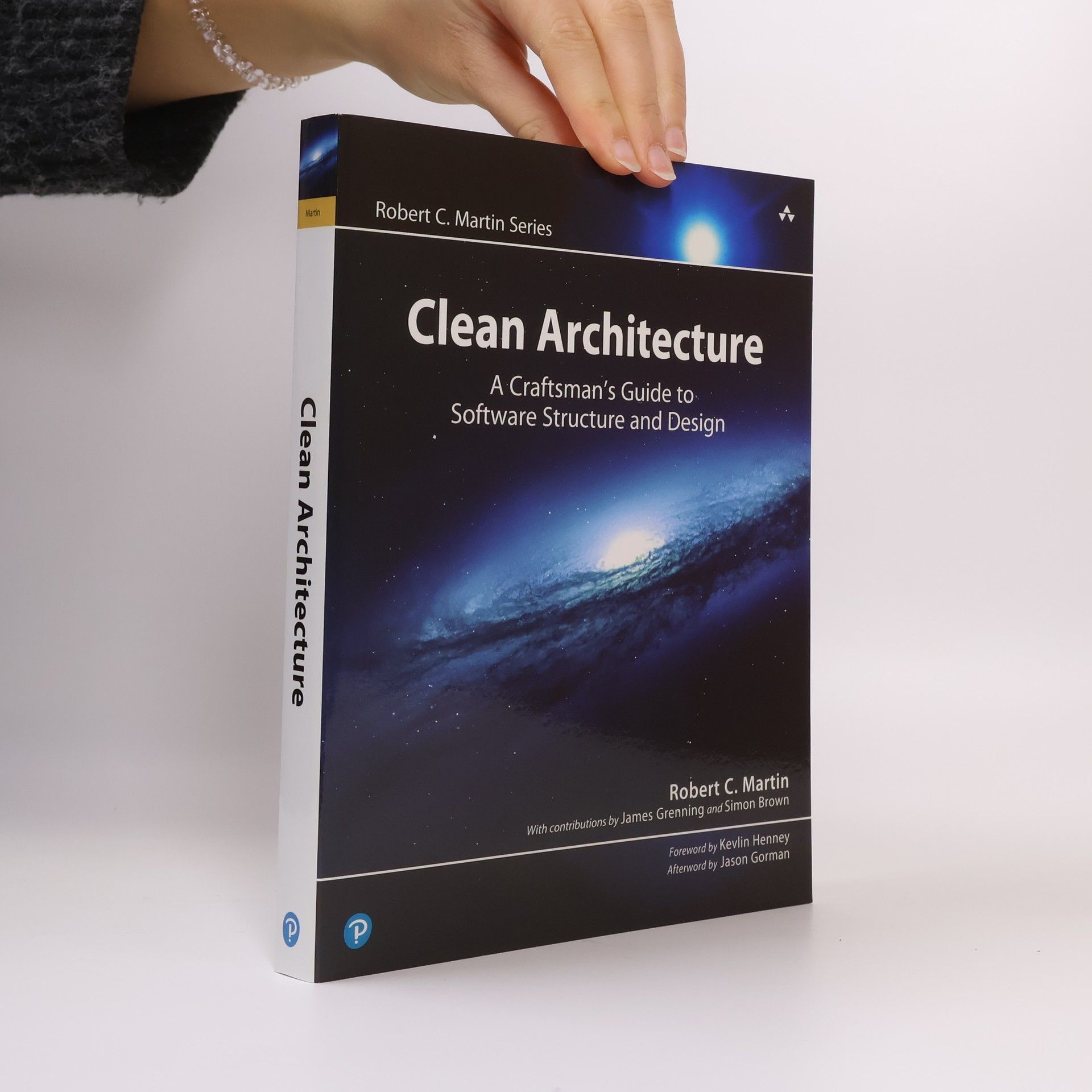 Robert C. Martin Clean architecture: a craftsman's guide to software structure and design