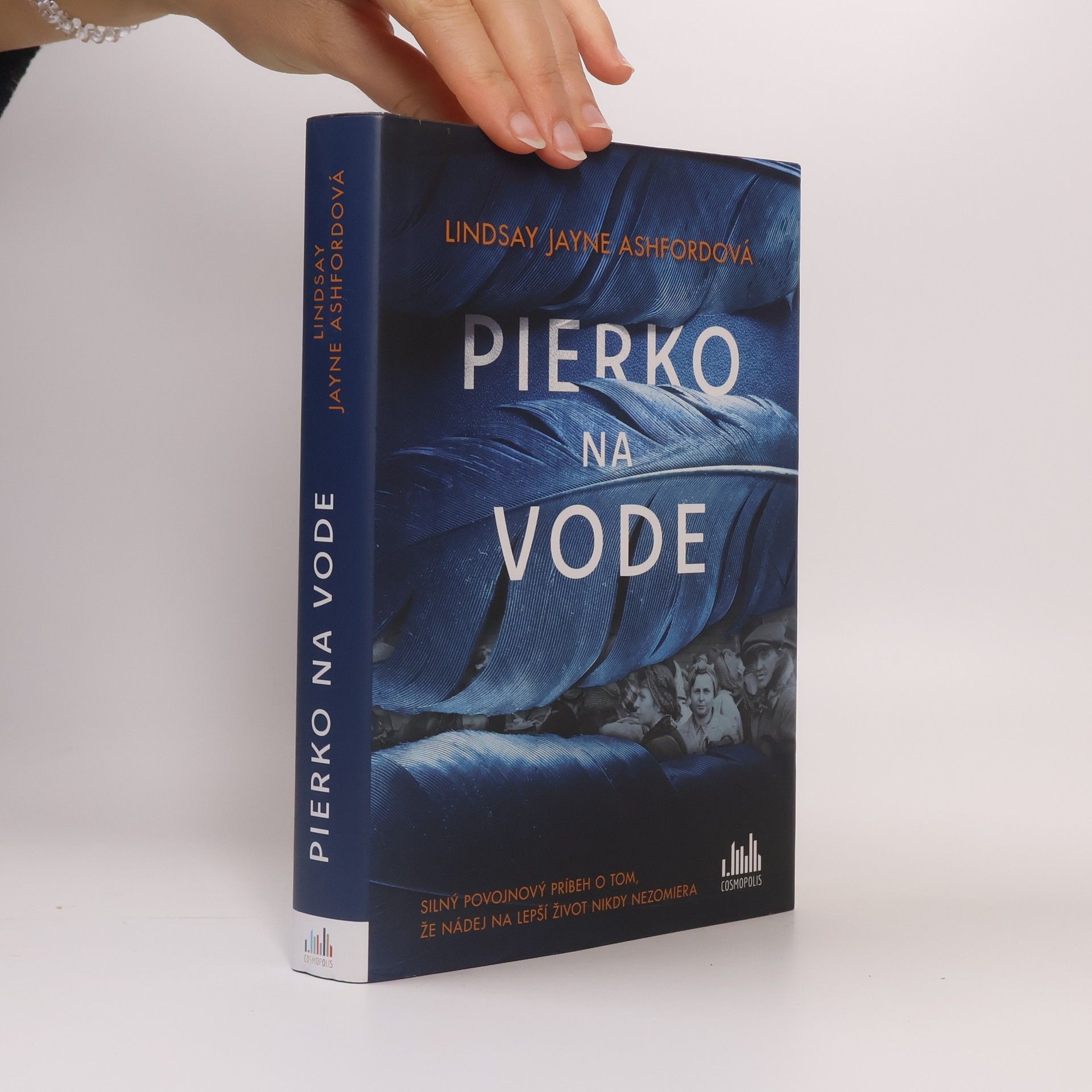 Lindsay Jayne Ashford Pierko na vode