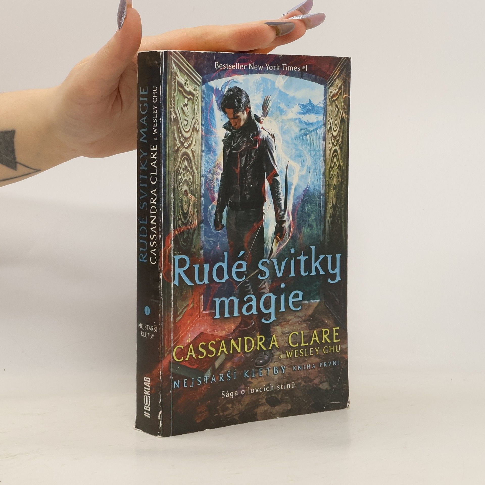 Cassandra Clare Nejstarší kletby. Kniha první, Rudé svitky magie