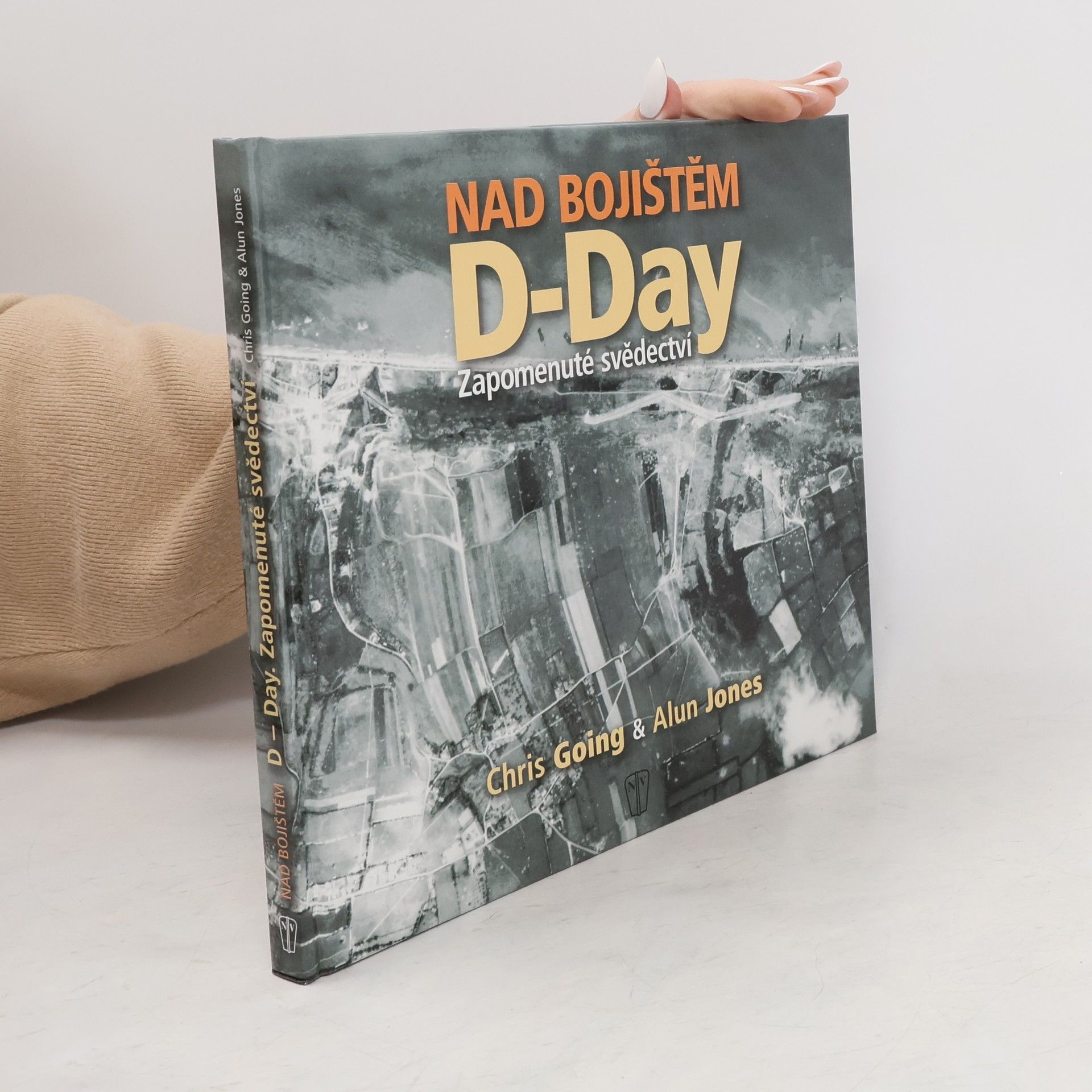 Chris Going Nad bojištěm. D-Day. Zapomenuté svědectví