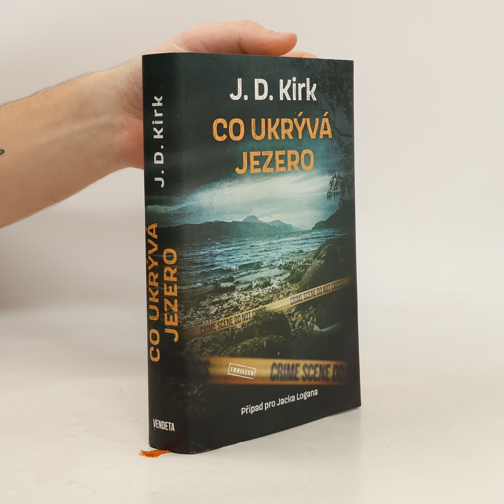 Barry Hutchison Co ukrývá jezero