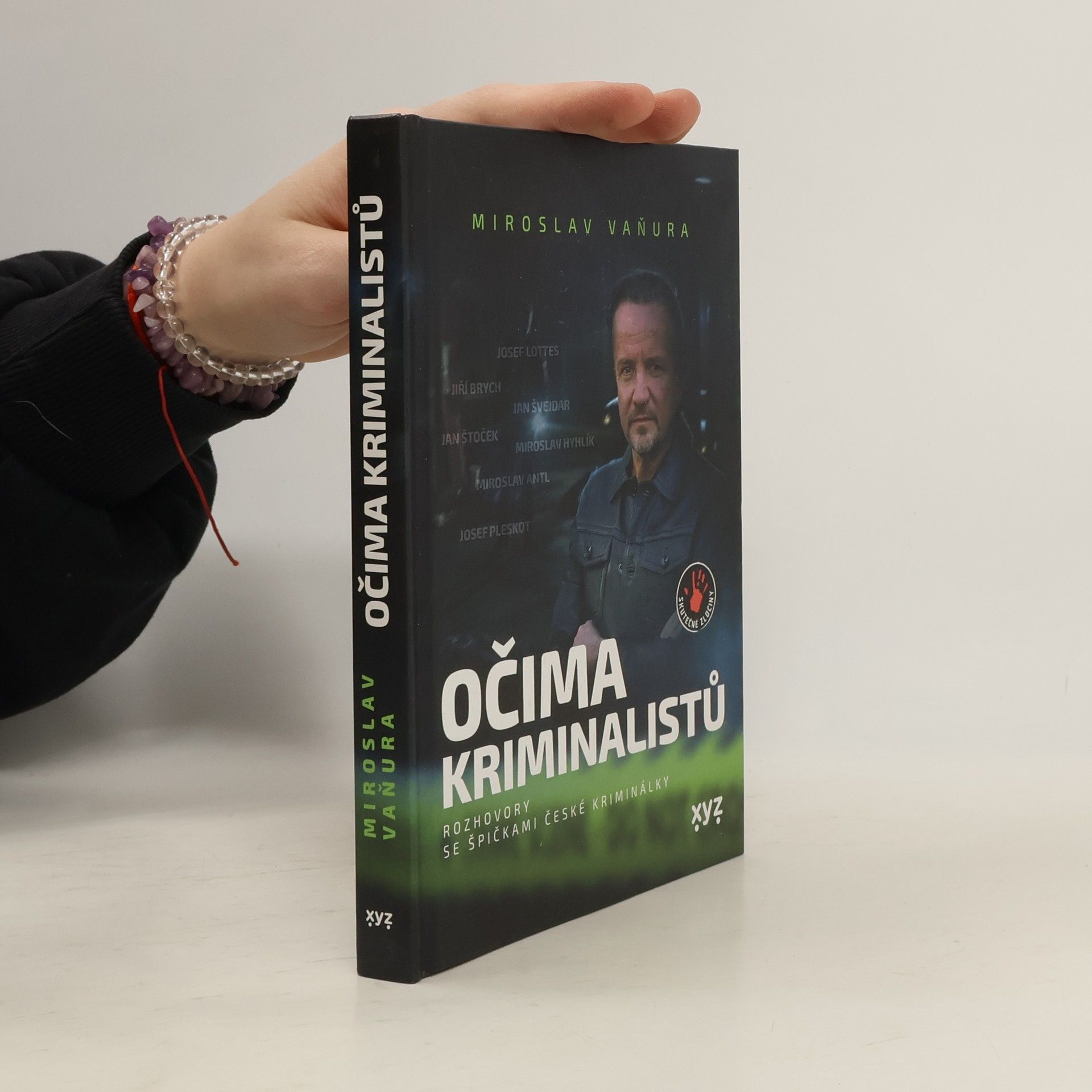 Očima kriminalistů : rozhovory se špičkami české kriminálky