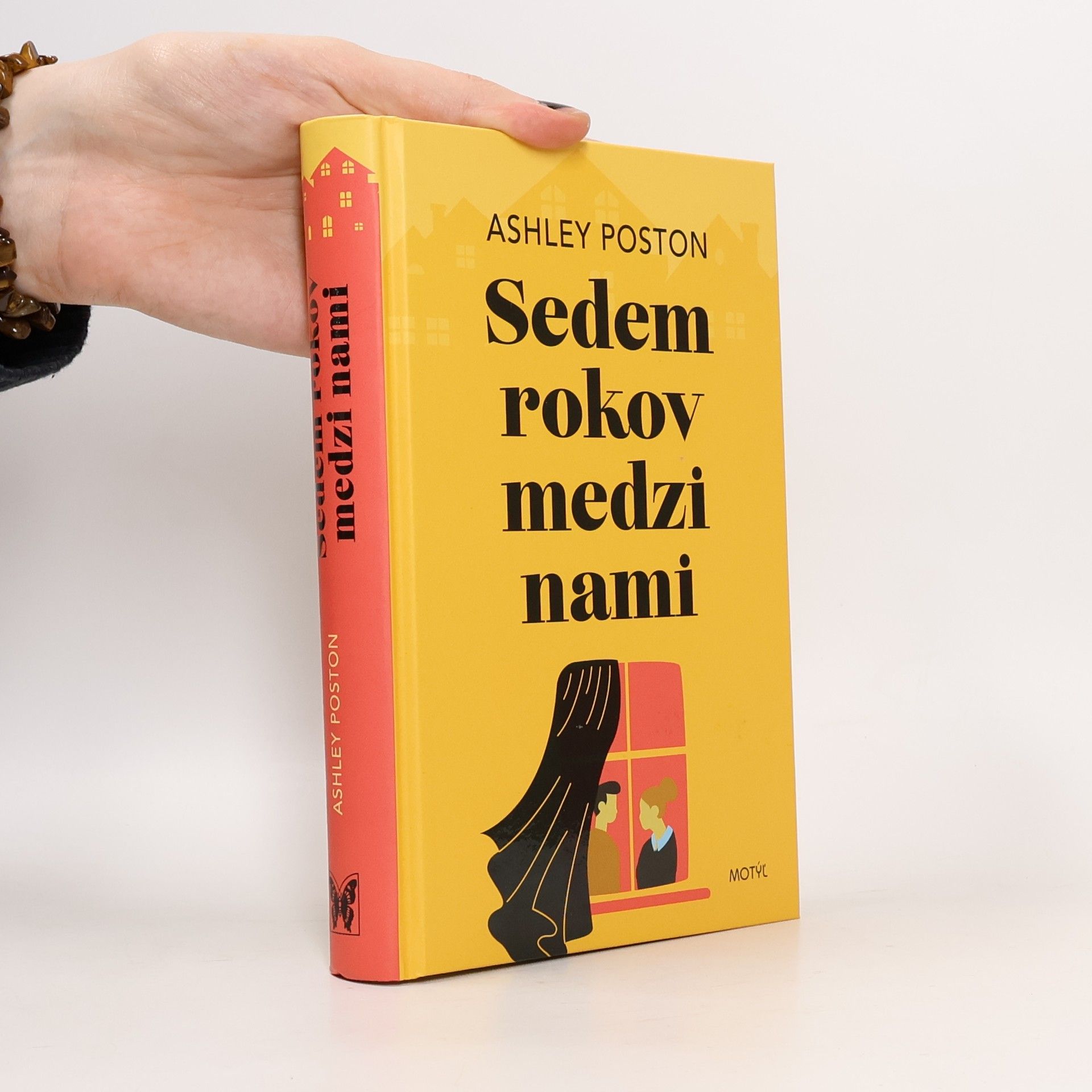 Ashley Poston Sedem rokov medzi nami