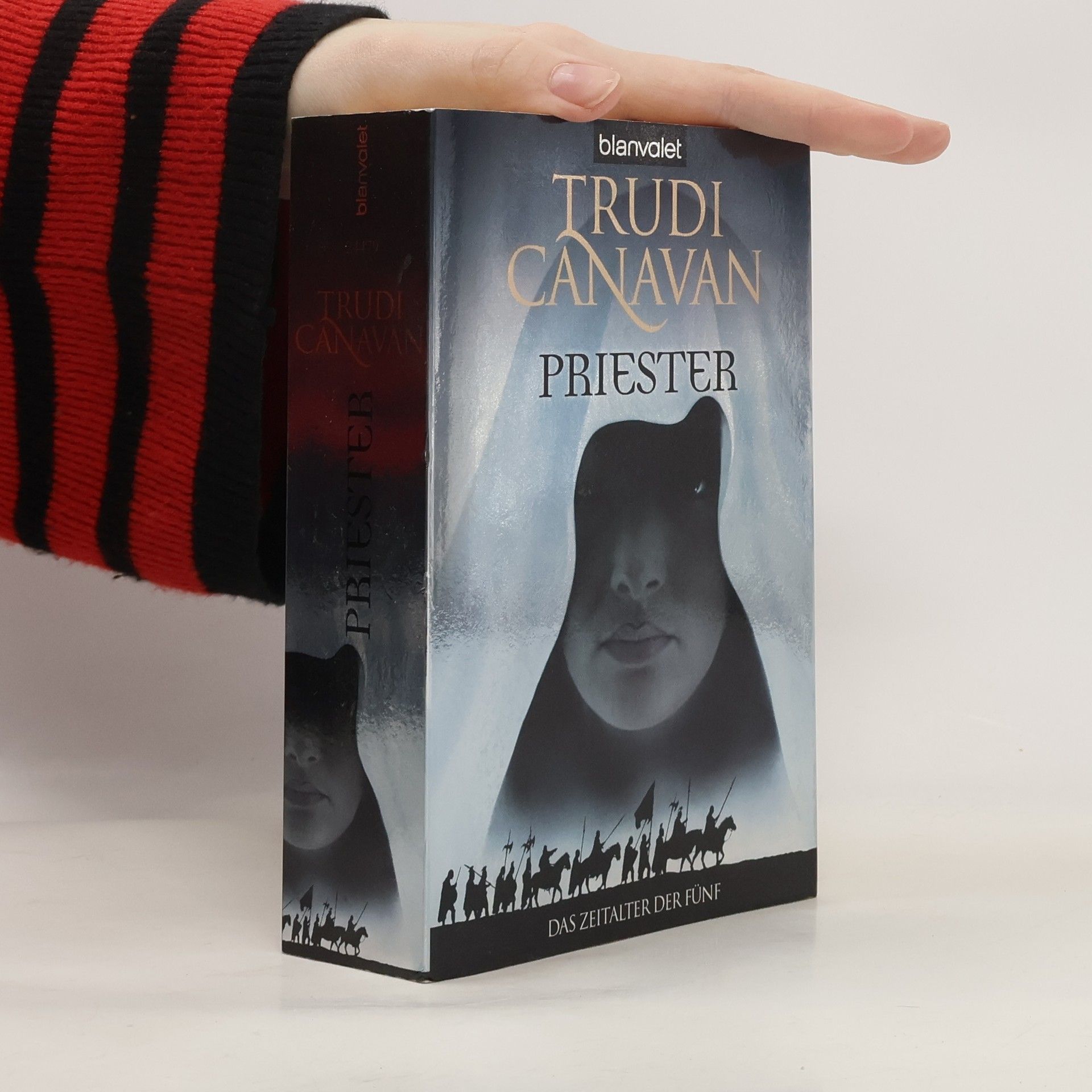 Trudi Canavan Priester
