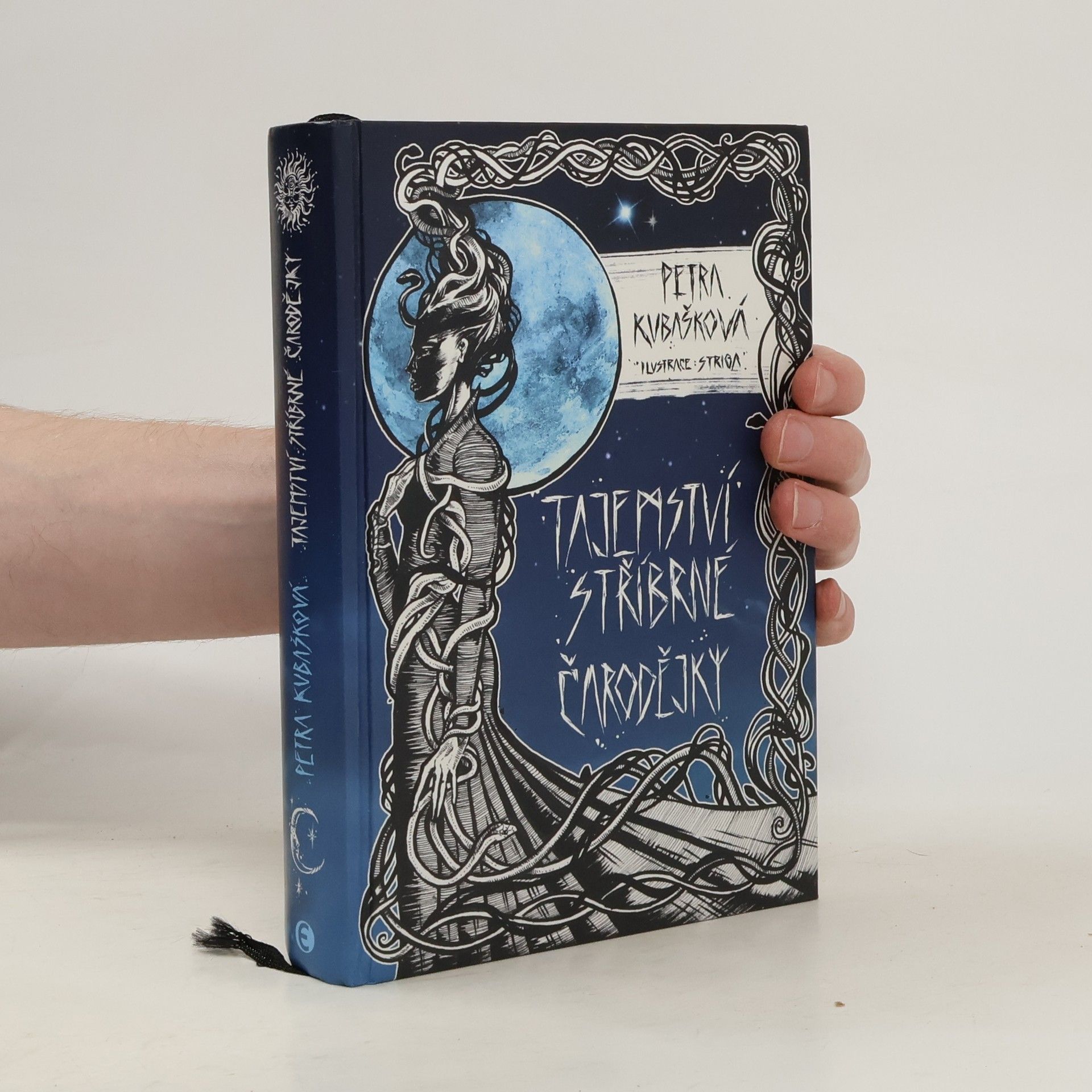 Tajemství stříbrné čarodějky