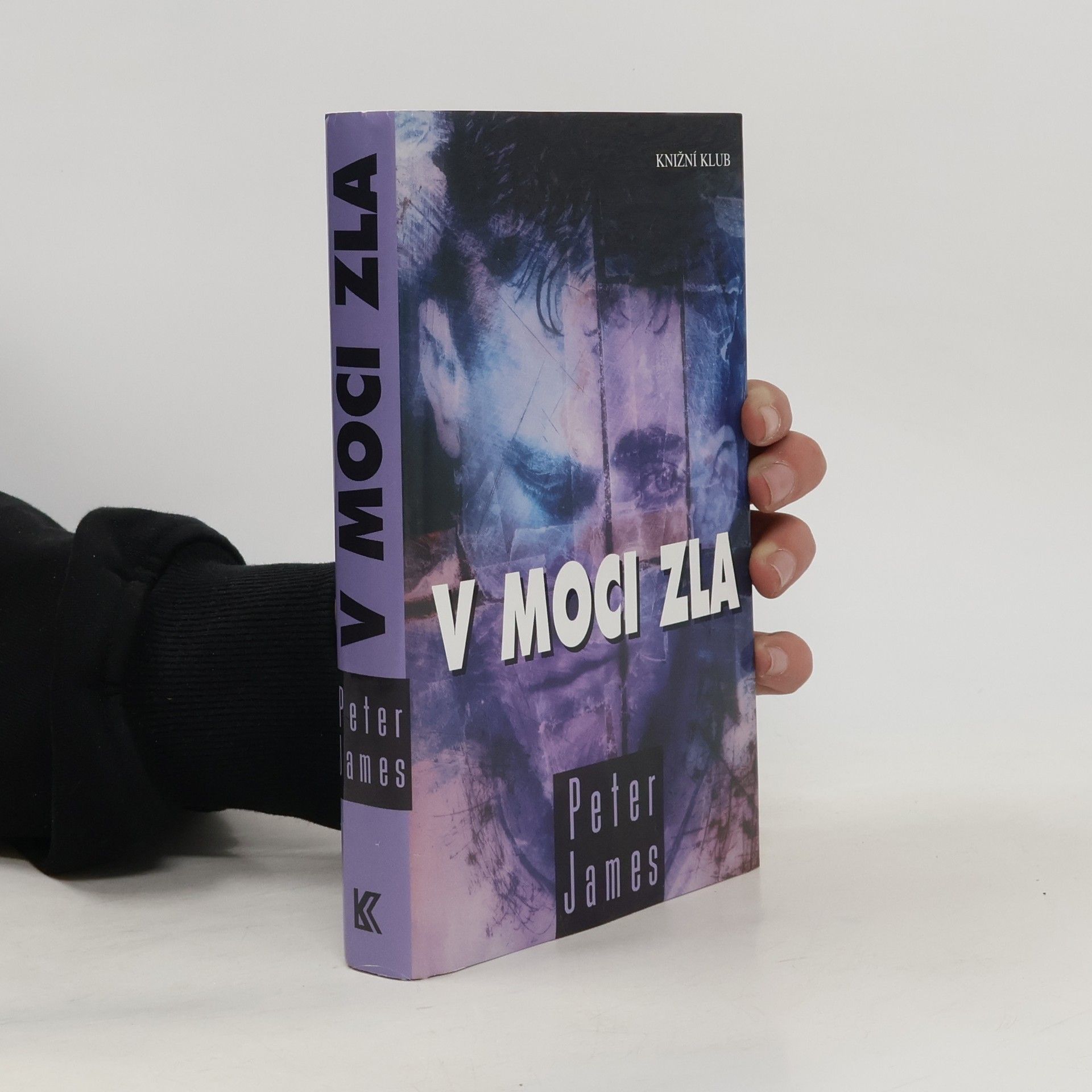 Peter James V moci zla