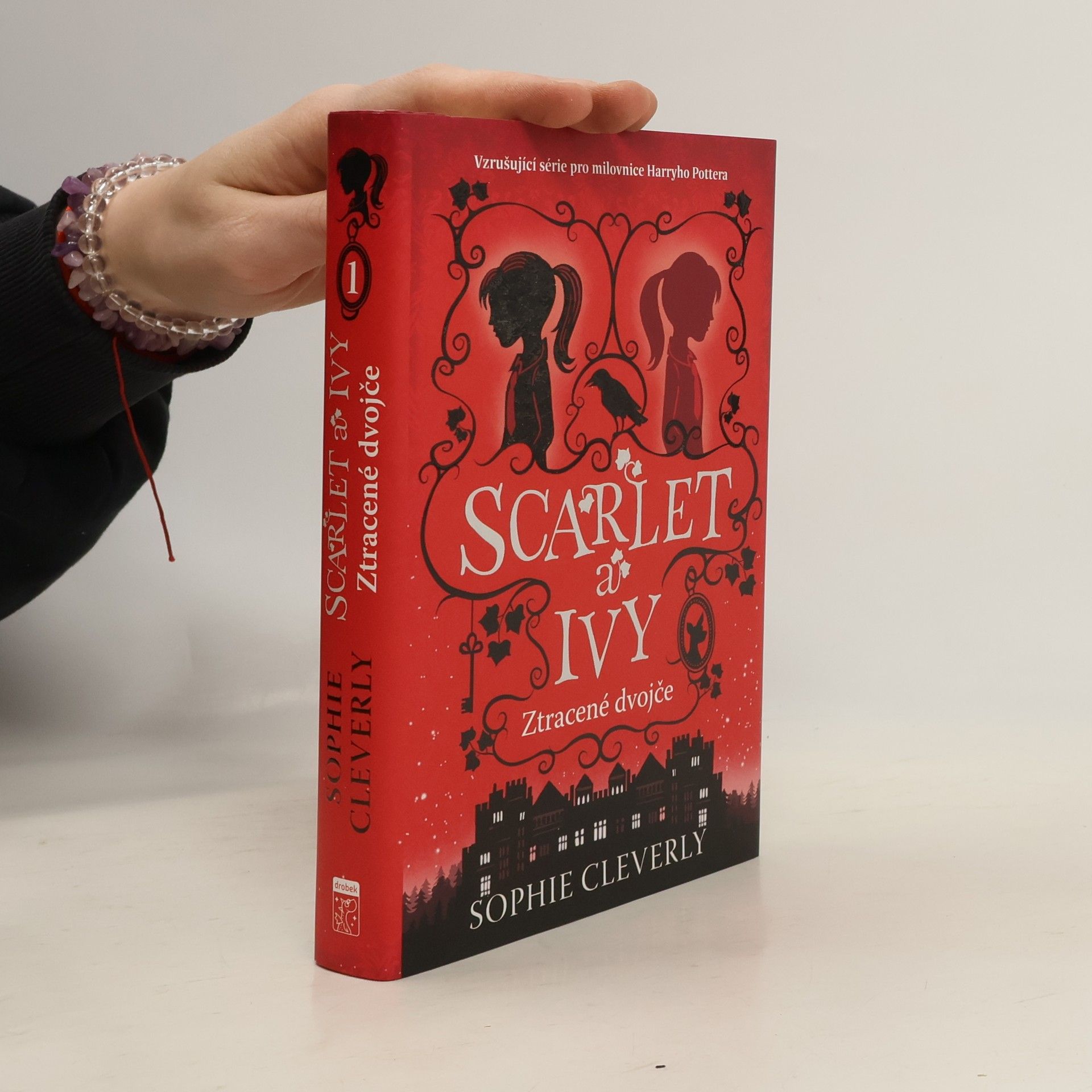 Scarlet a Ivy. Ztracené dvojče