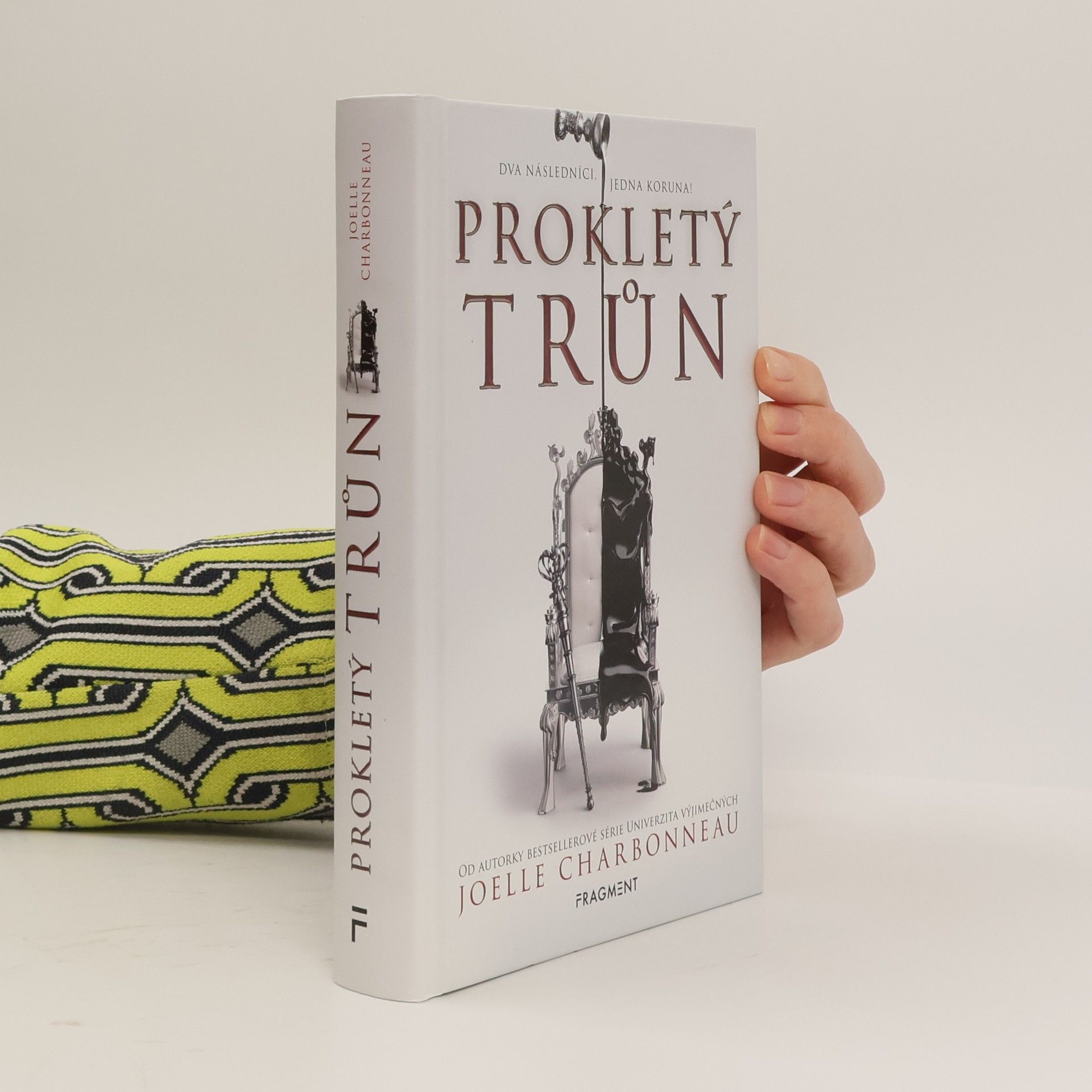 Joelle Charbonneau Prokletý trůn