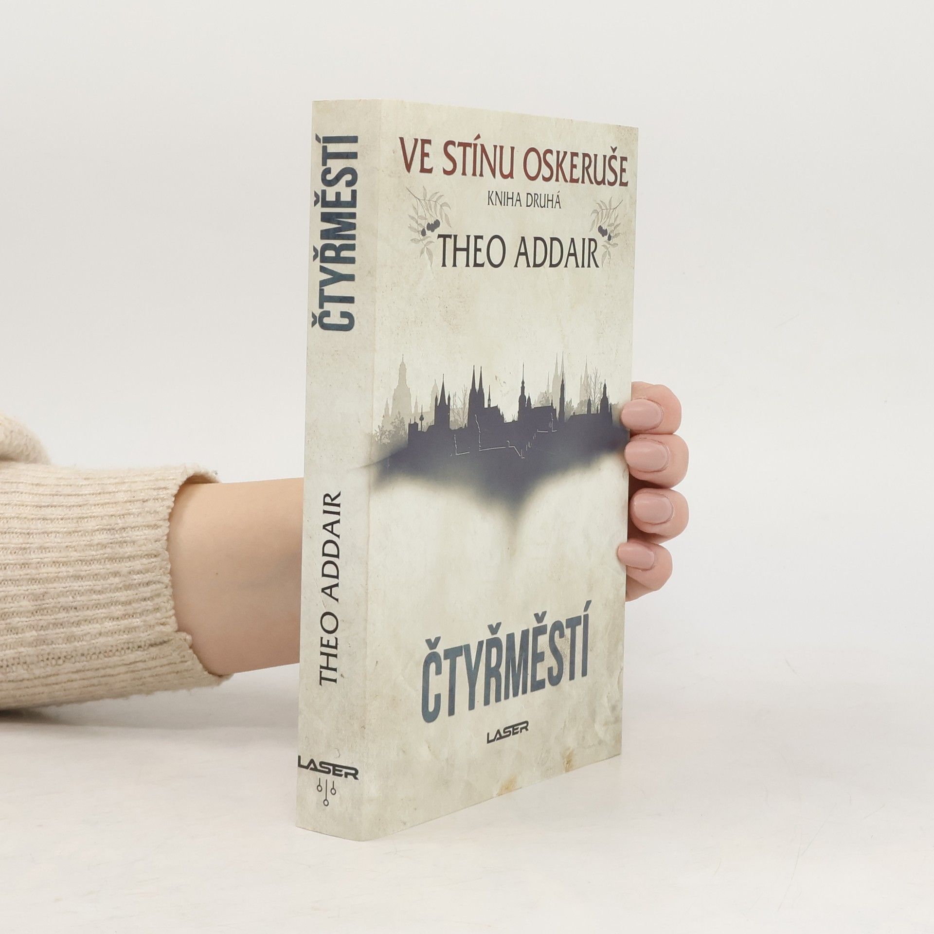 Theo Addair Ve stínu oskeruše (2). Čtyřměstí