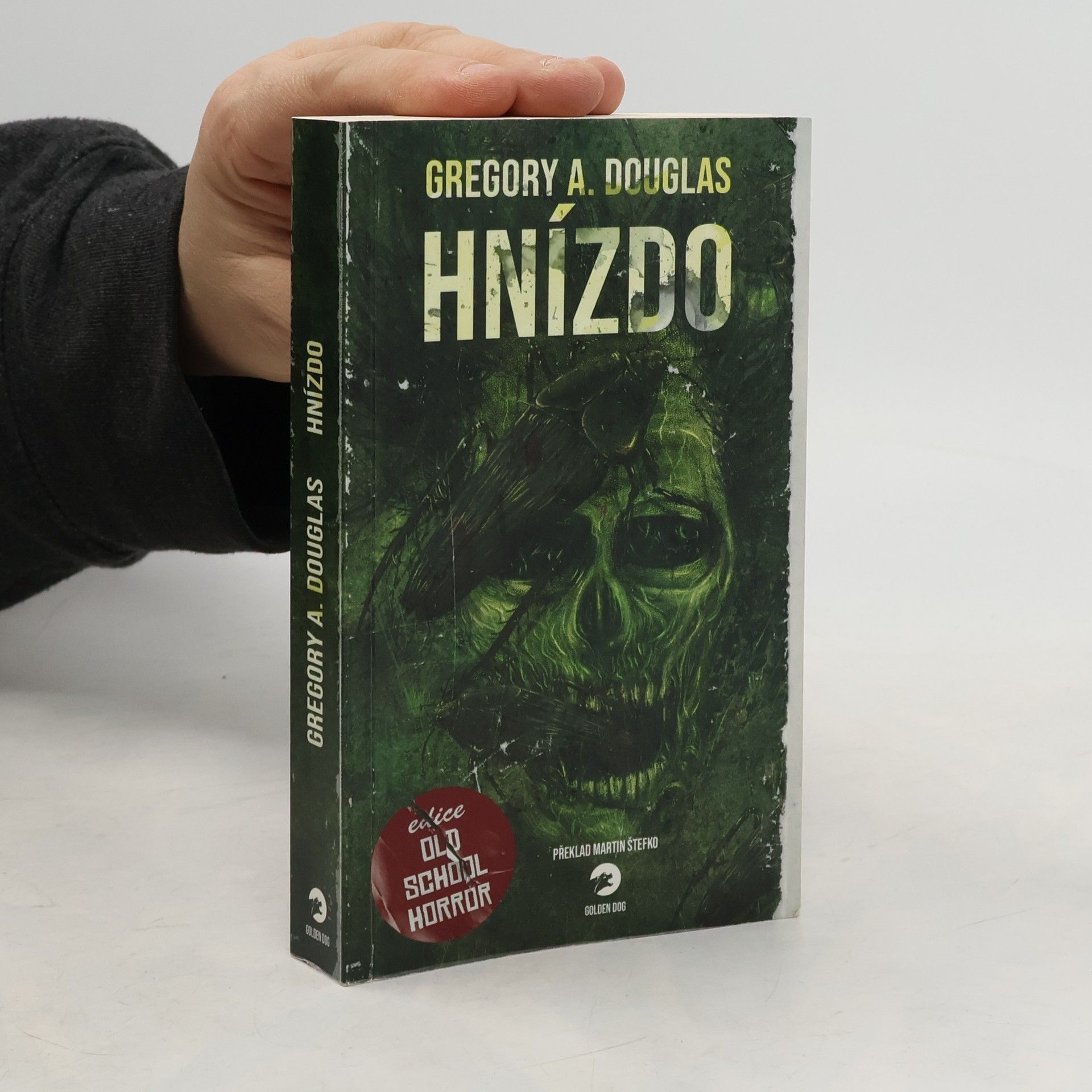 Gregory A Douglas Hnízdo