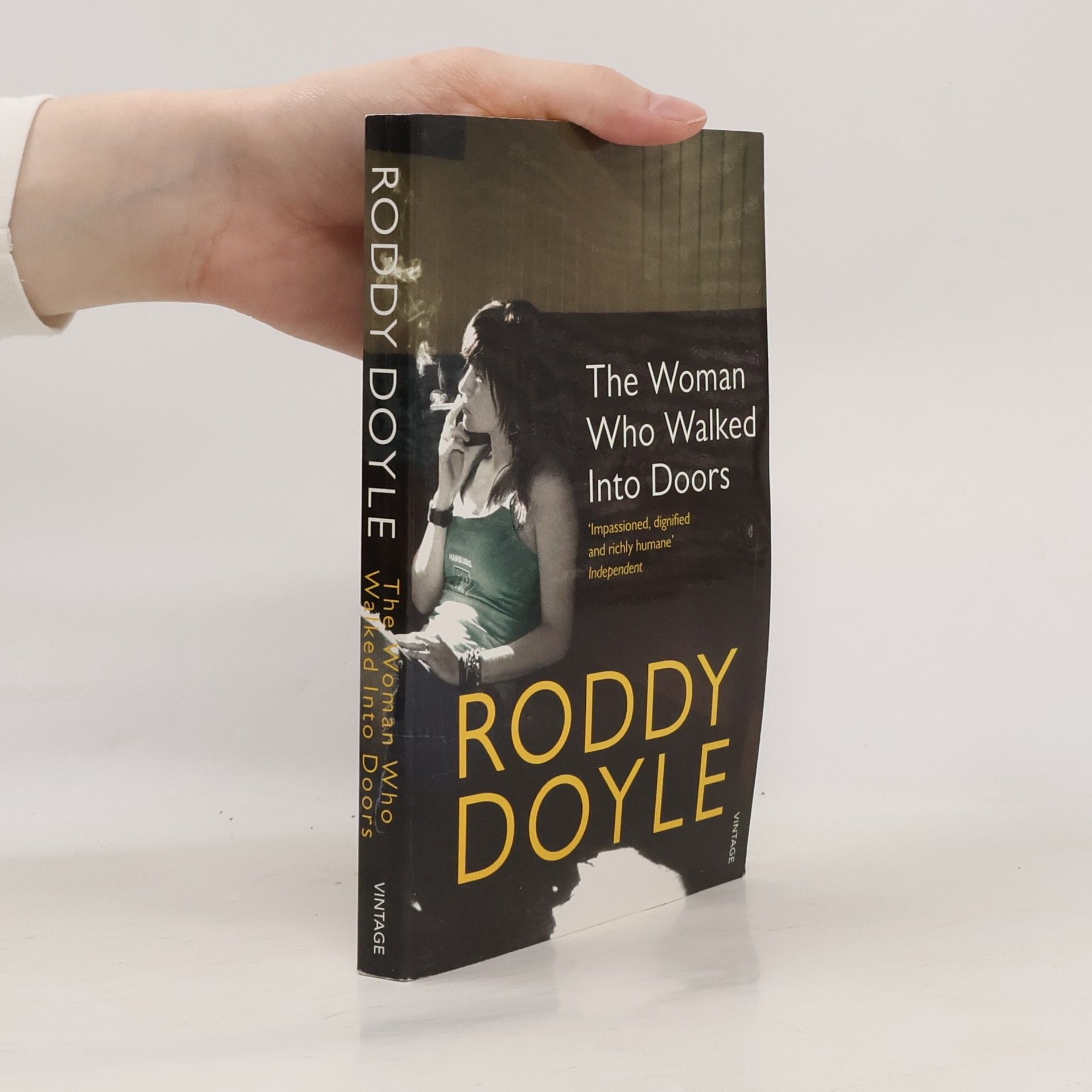 Roddy Doyle The Woman who Walked Into Doors