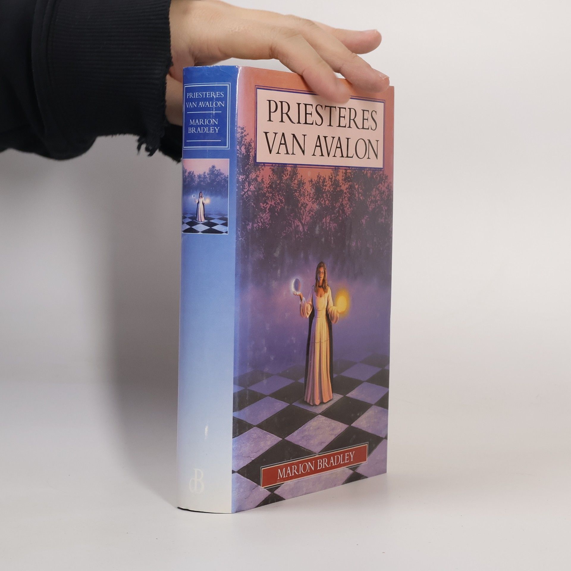 Marion Zimmer Bradleyová Avalonserie - 4: Priesteres van Avalon