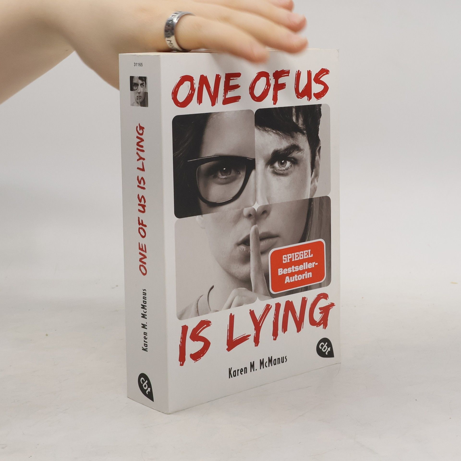 Karen M. McManus One of us is lying