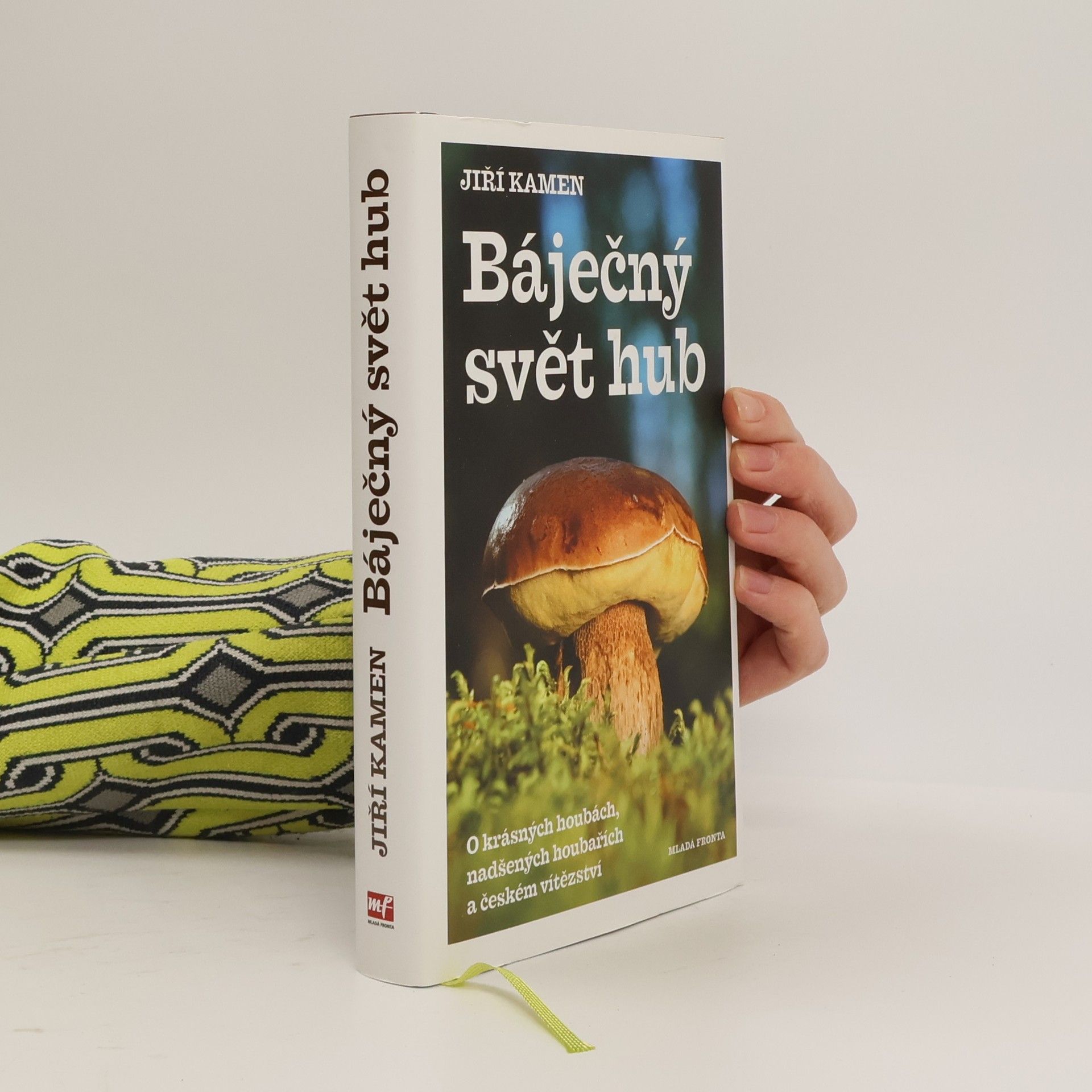 Jiří Kamen Báječný svět hub: O krásných houbách, nadšených houbařích a českém vítězství