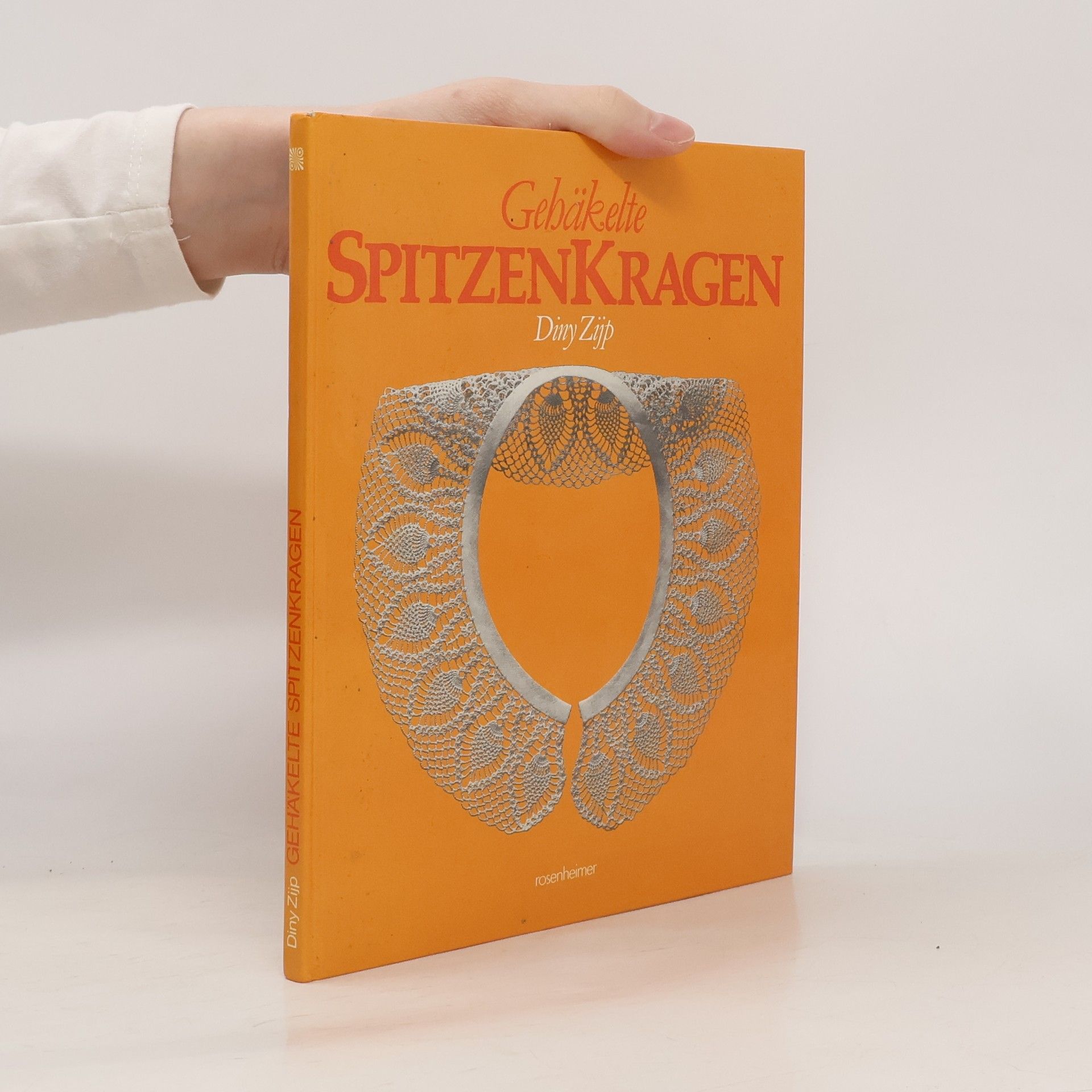 Gehäkelte Spitzenkragen