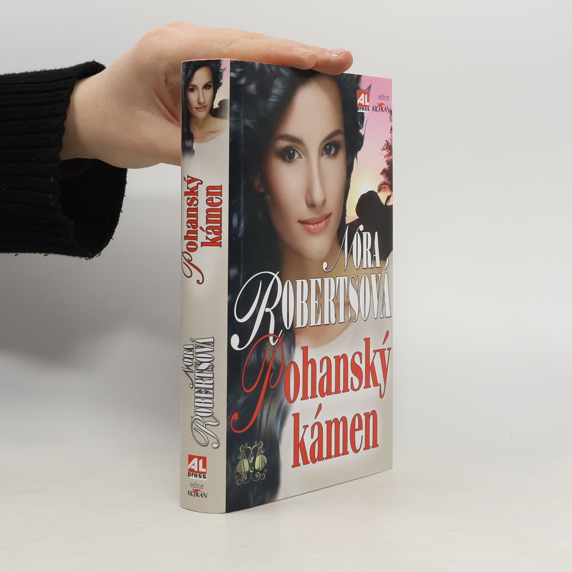 Nora Roberts Pohanský kámen