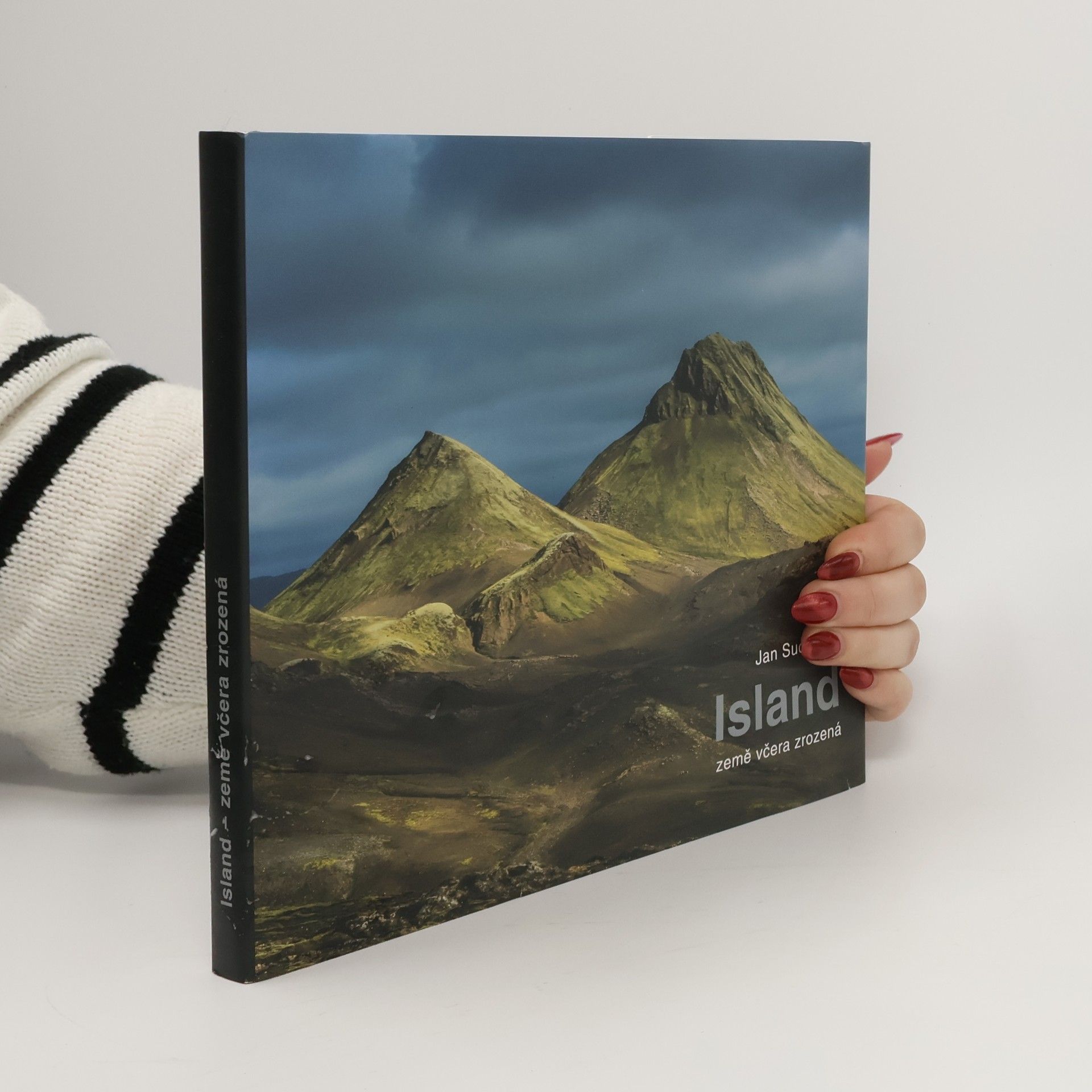 Jan Sucharda Island. Země včera zrozená