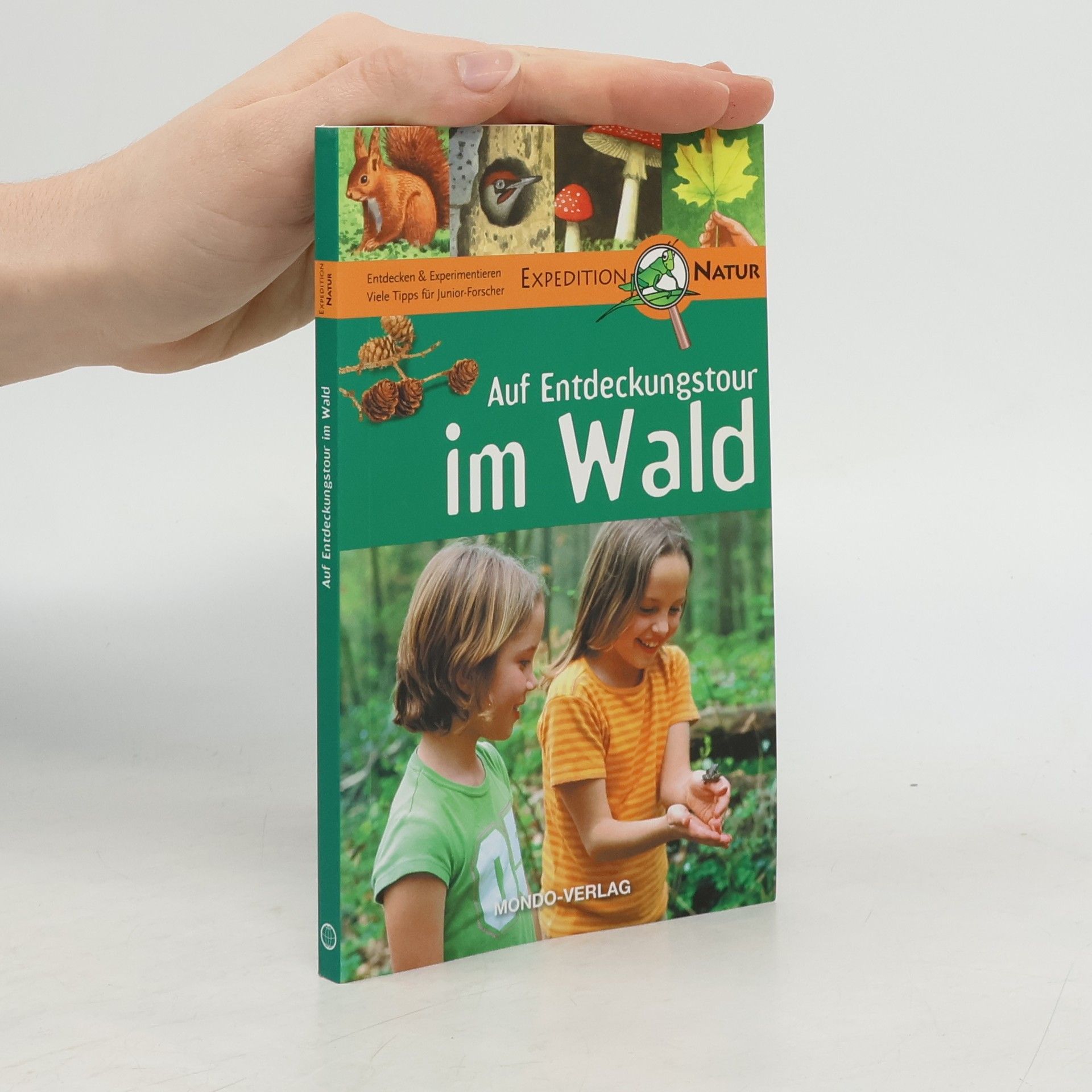 Bärbel Oftring Auf Entdeckungstour im Wald