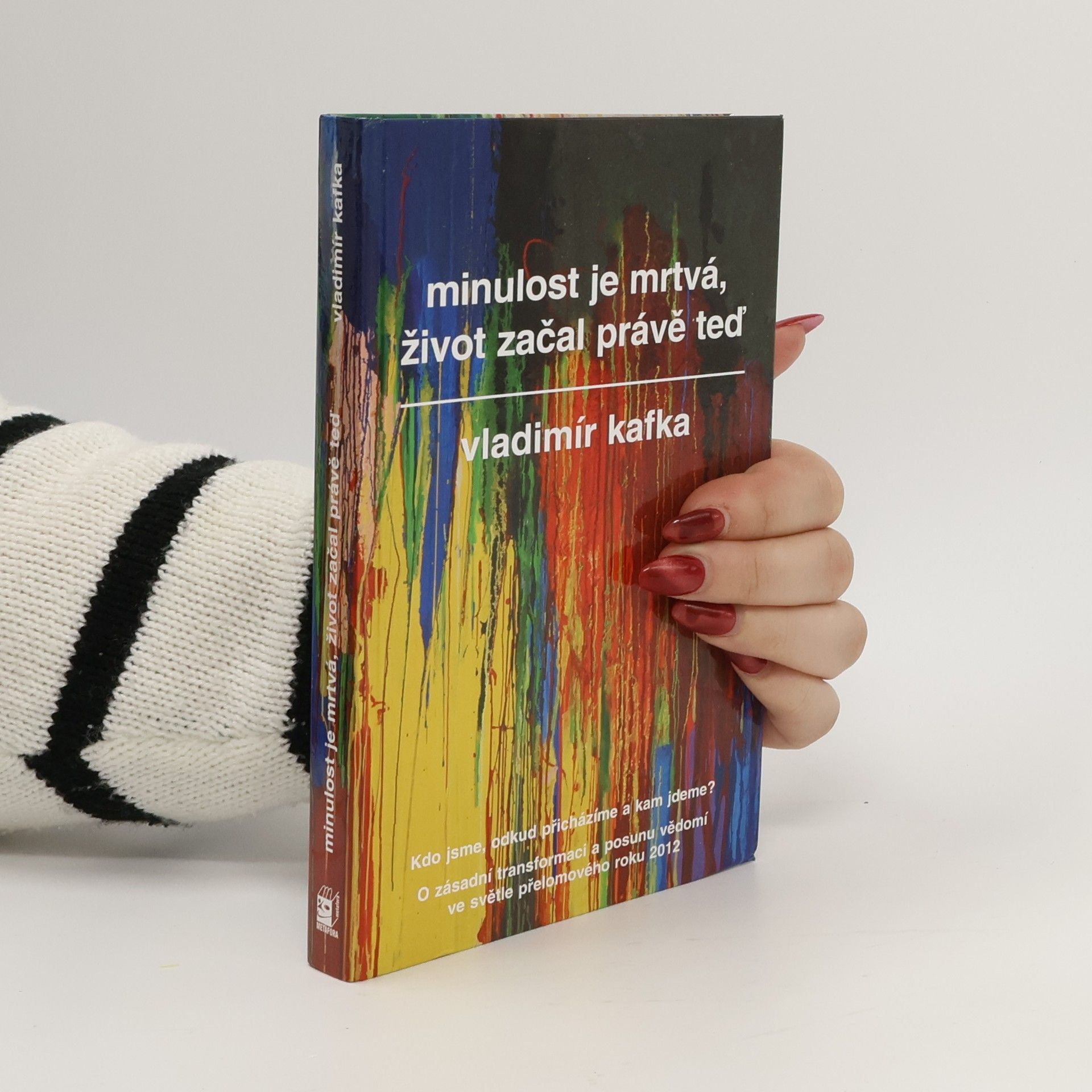 Minulost je mrtvá, život začal právě teď