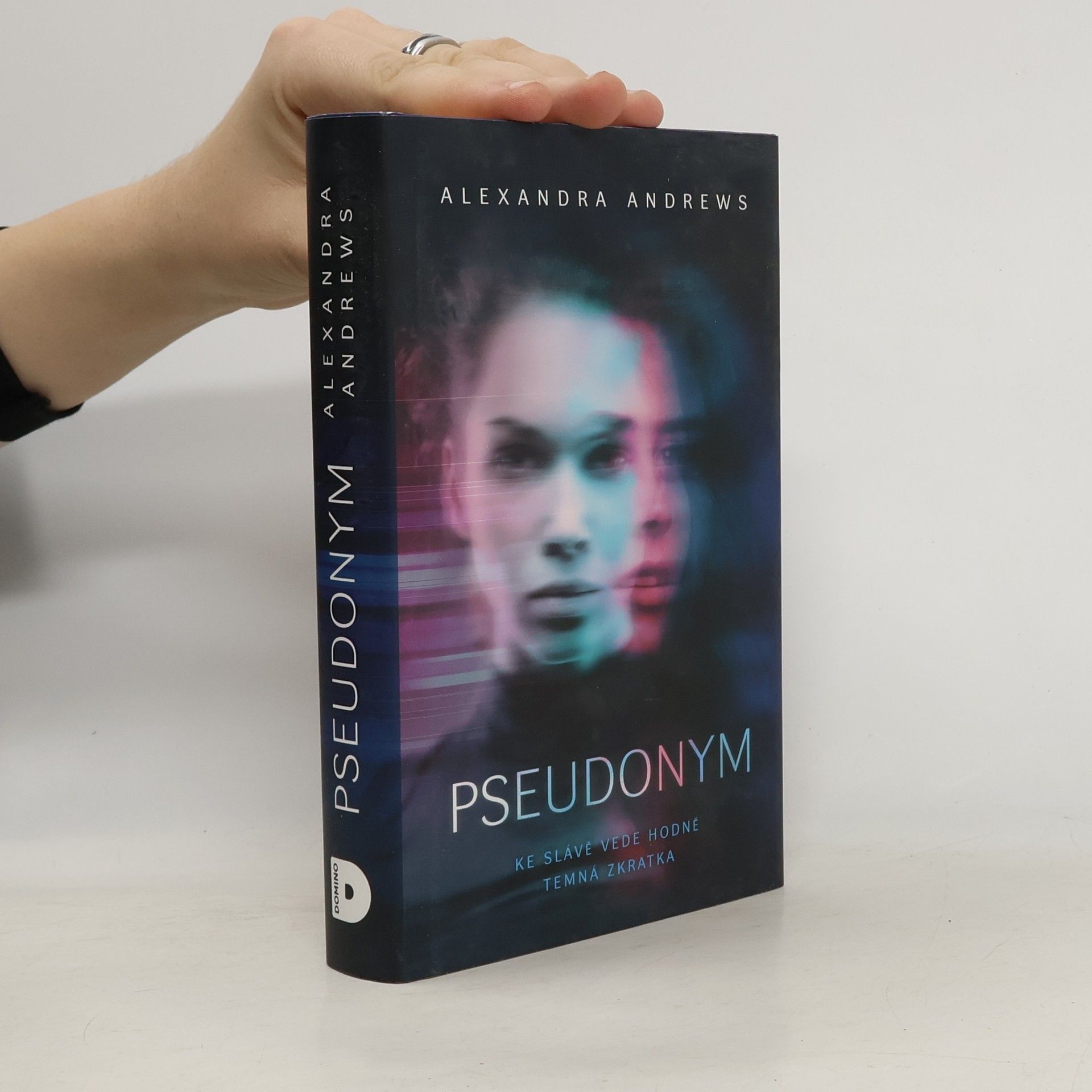 Alexandra Andrews Pseudonym