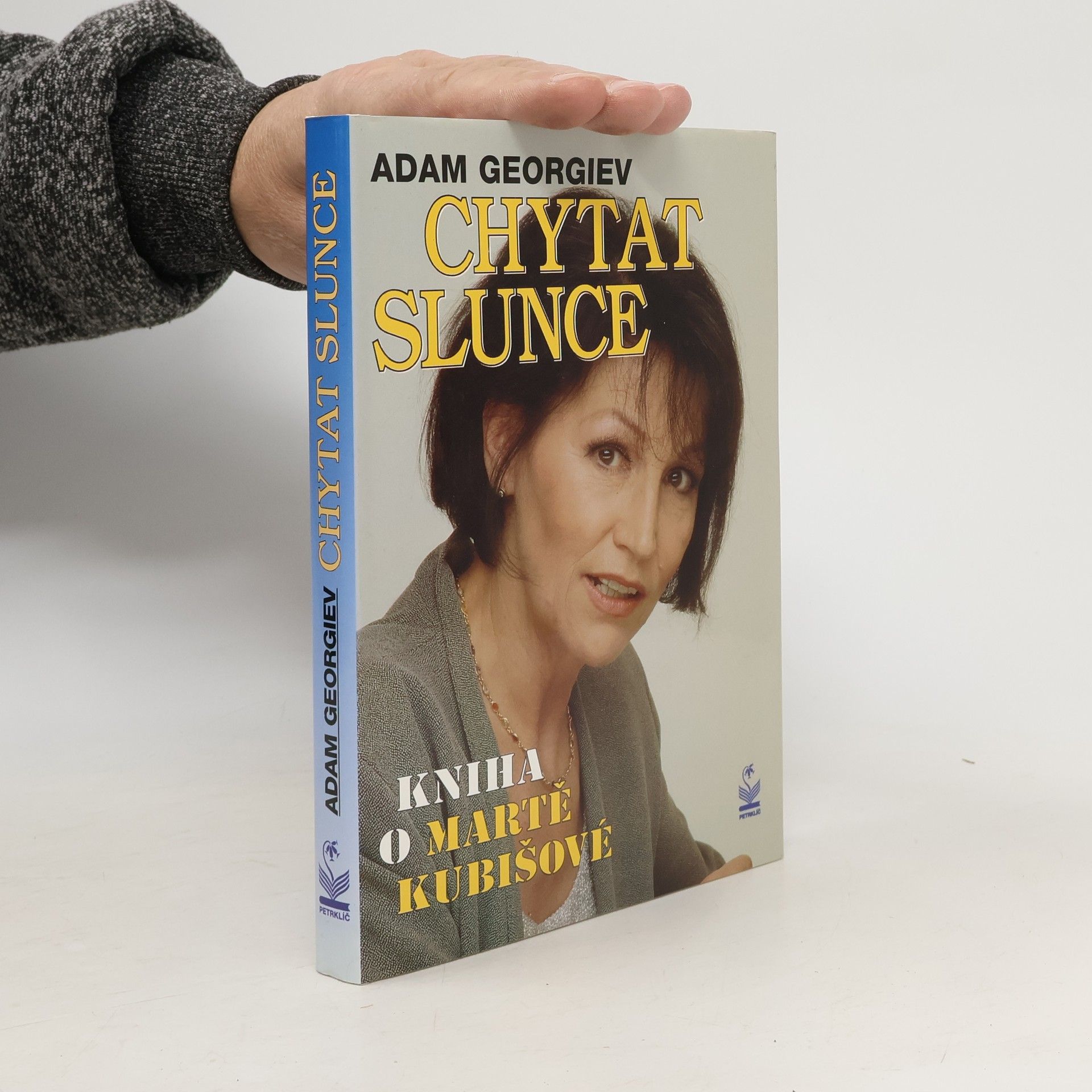 Adam Georgiev Chytat slunce. Kniha o Martě Kubišové