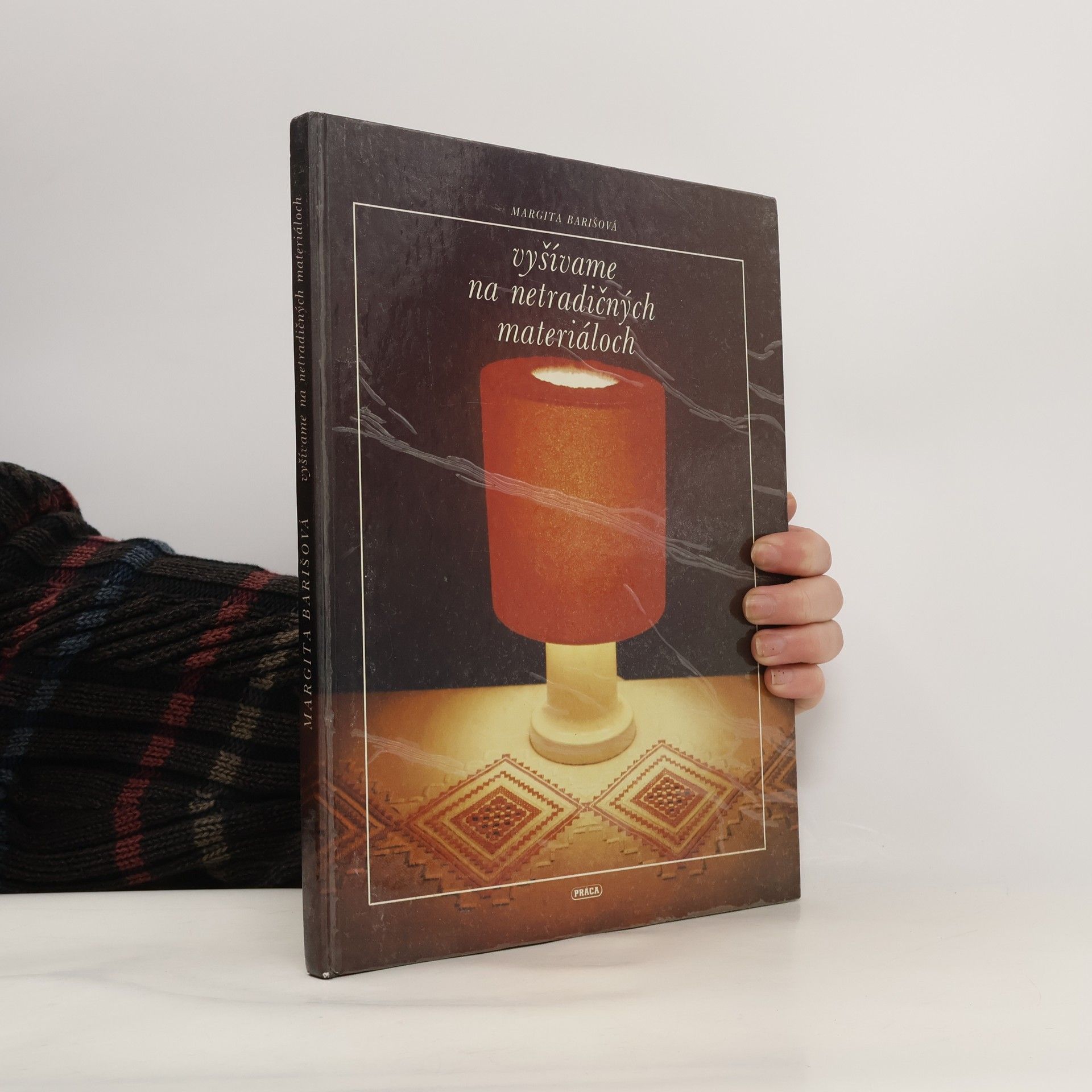 Margita Barišová Vyšívame na netradičných materiáloch