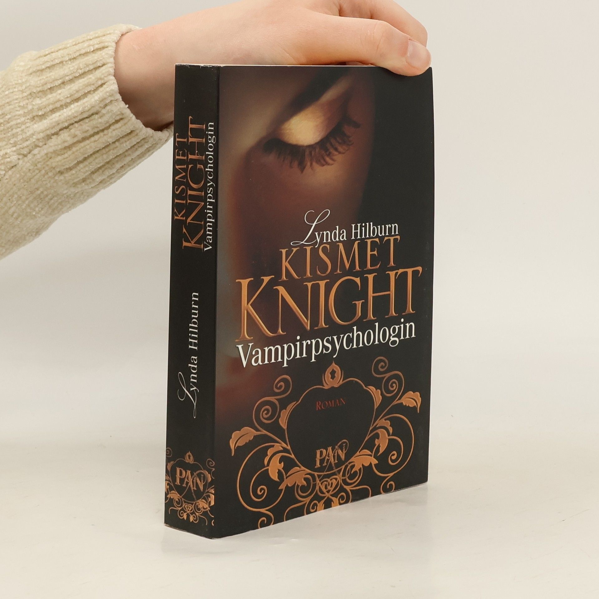 Lynda Hilburn Kismet Knight, Vampirpsychologin