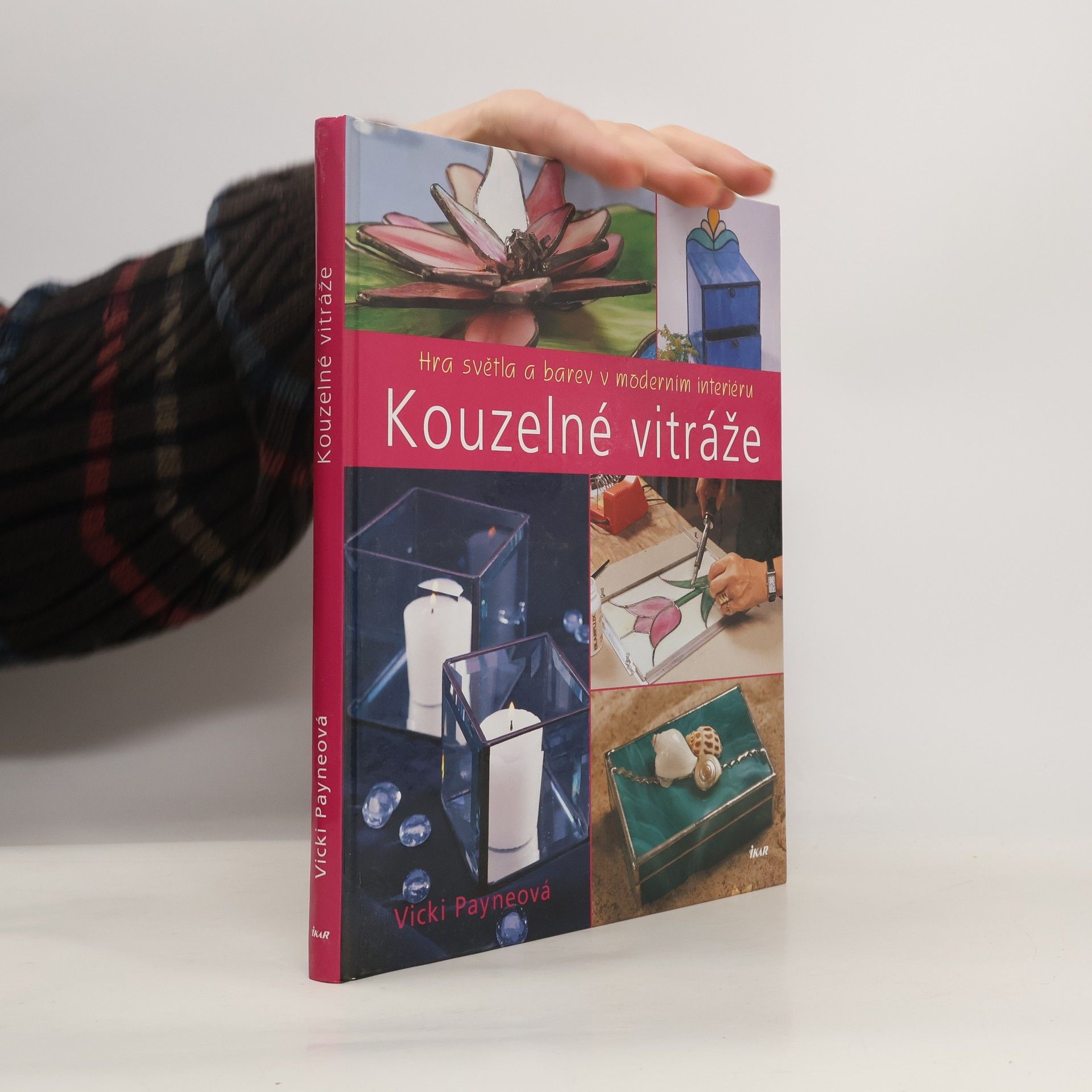 Kouzelné vitráže. Hra světla a barev v moderním interiéru