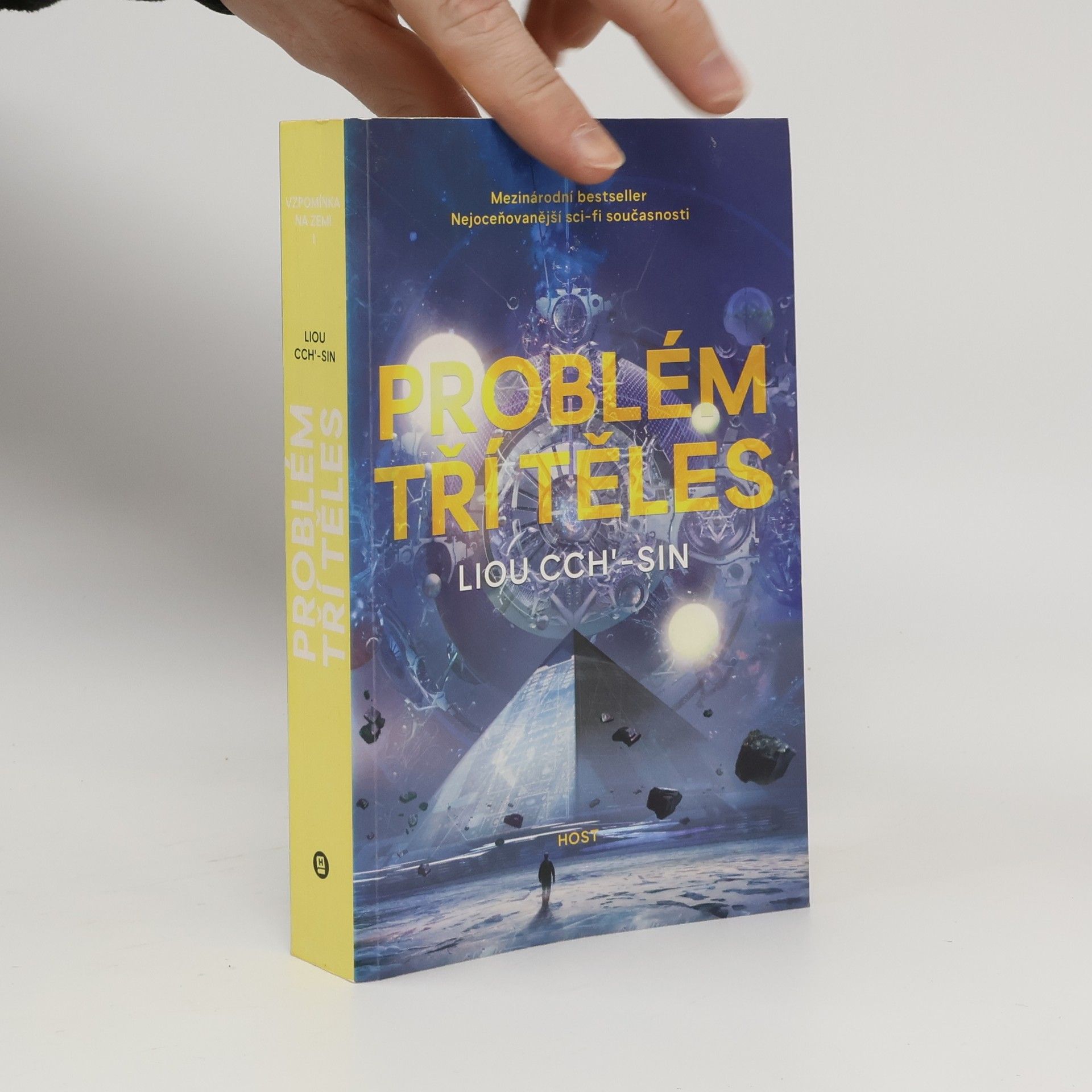 Problém tří těles