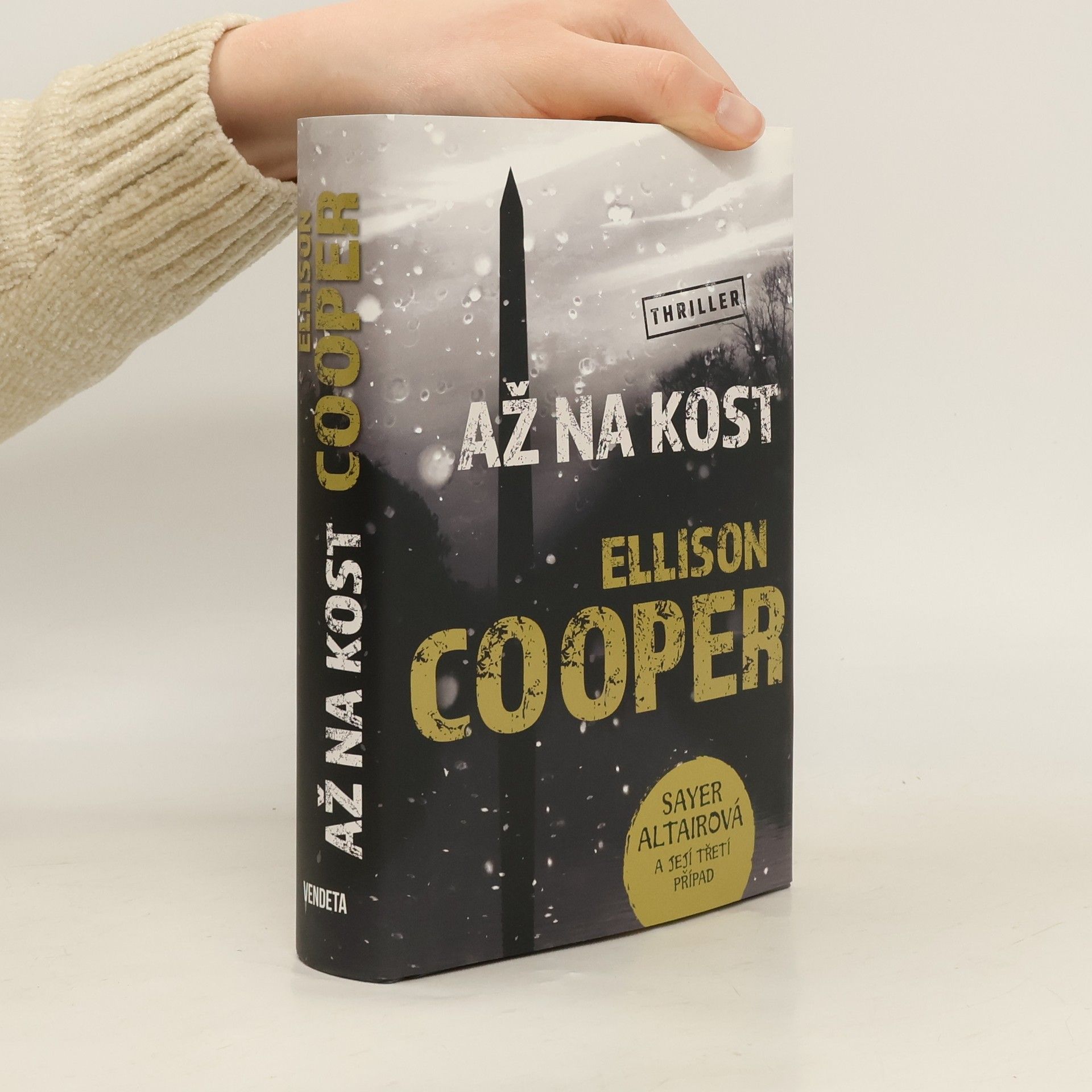 Ellison Cooper Až na kost