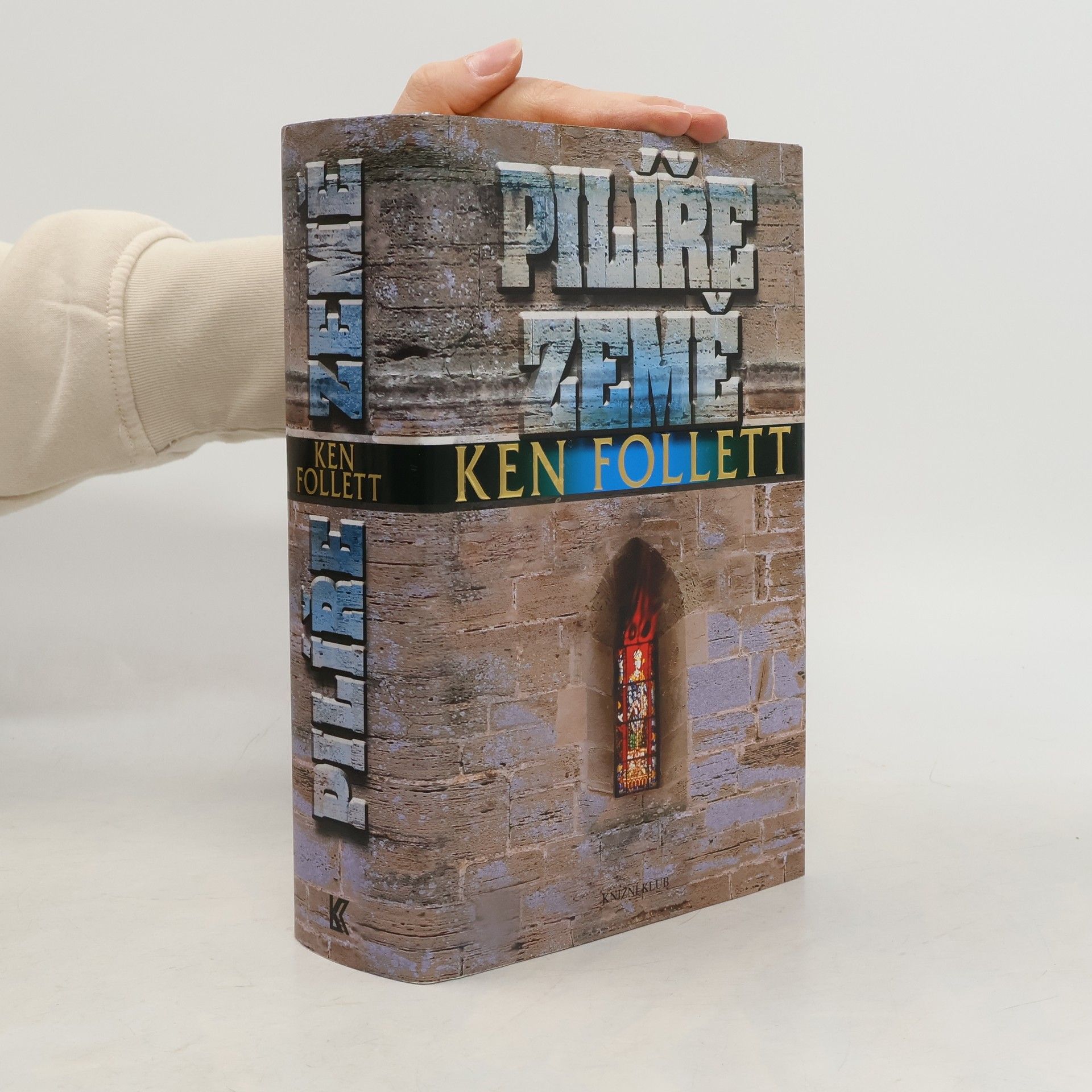 Ken Follett Pilíře země