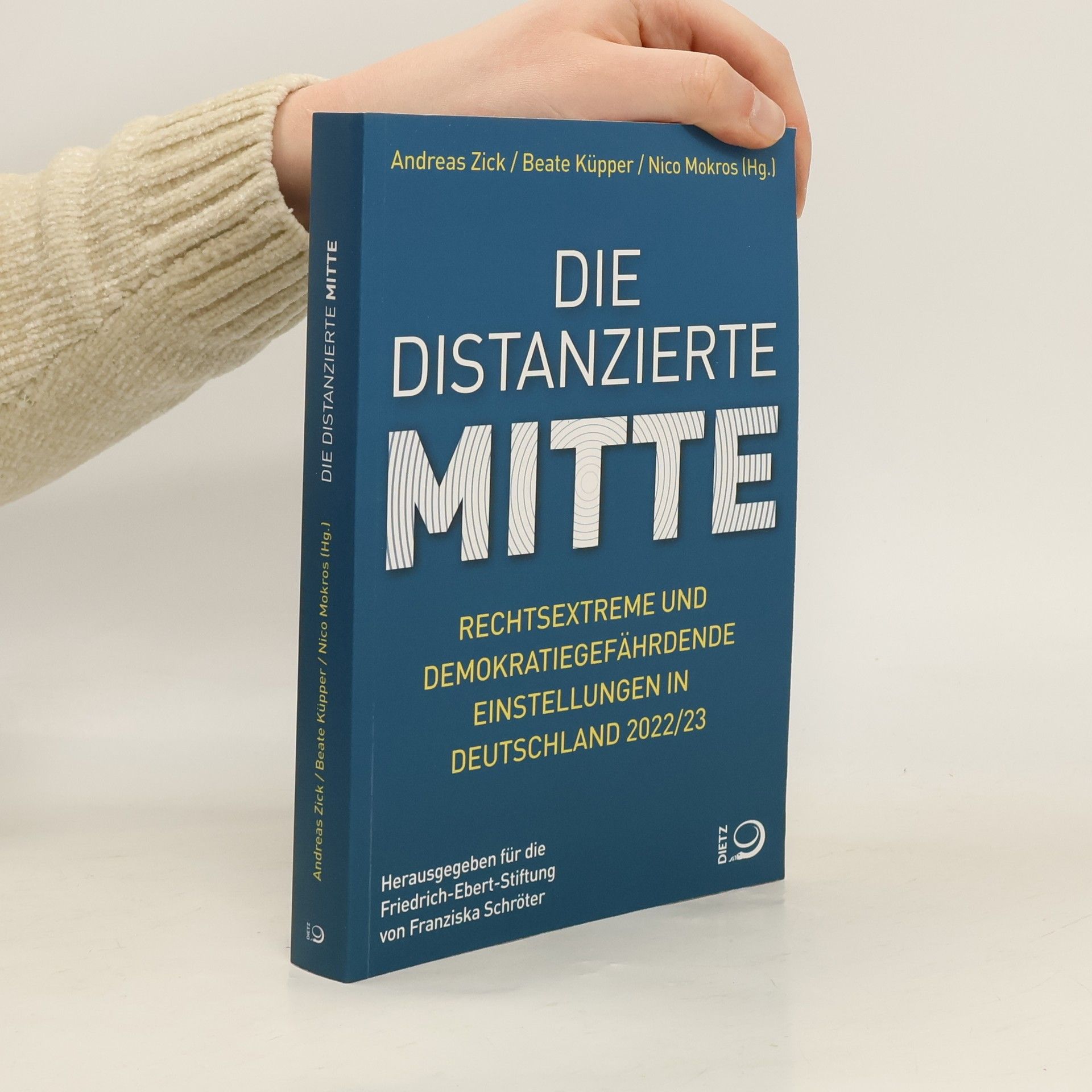 Die distanzierte Mitte
