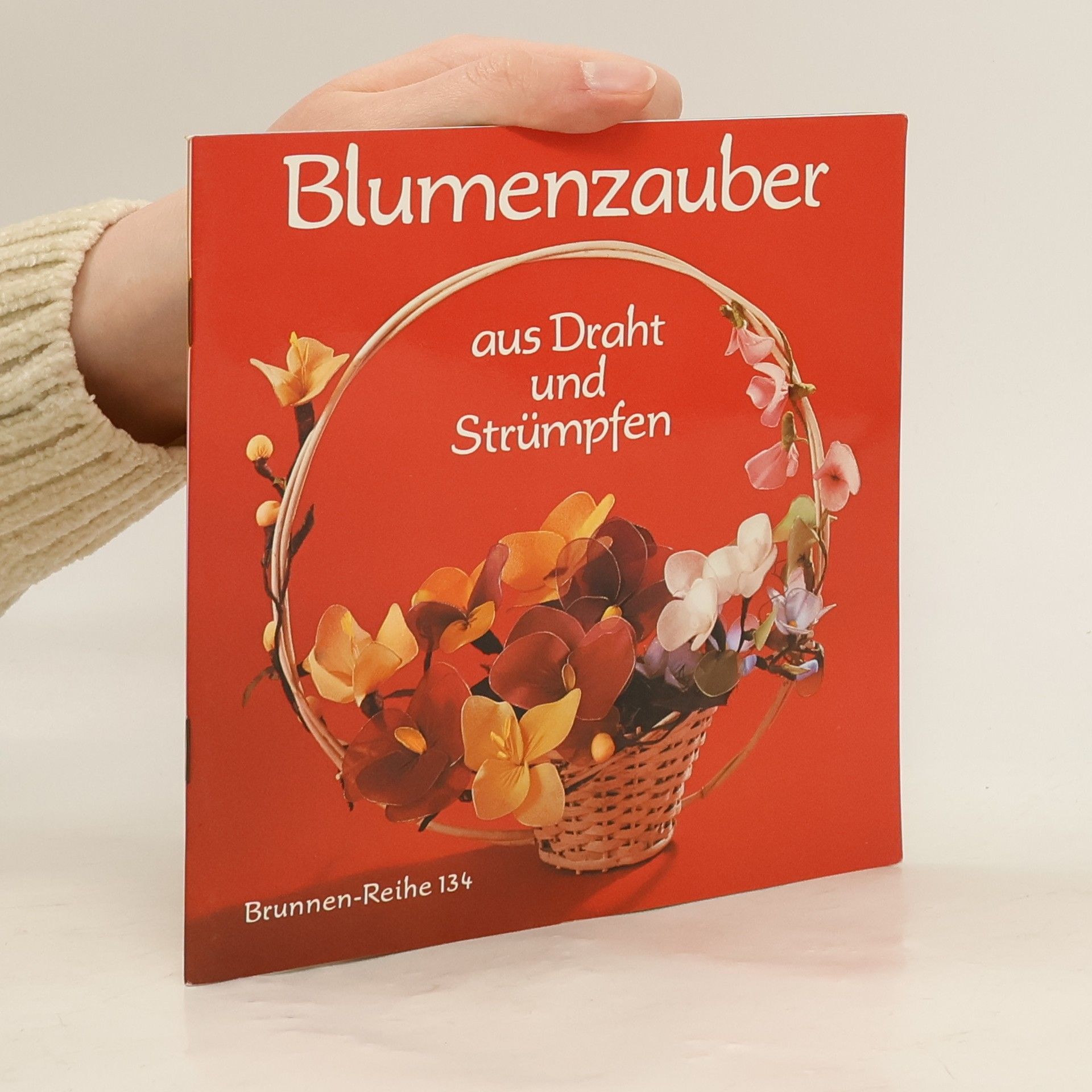 Blumenzauber aus Draht und Strümpfen