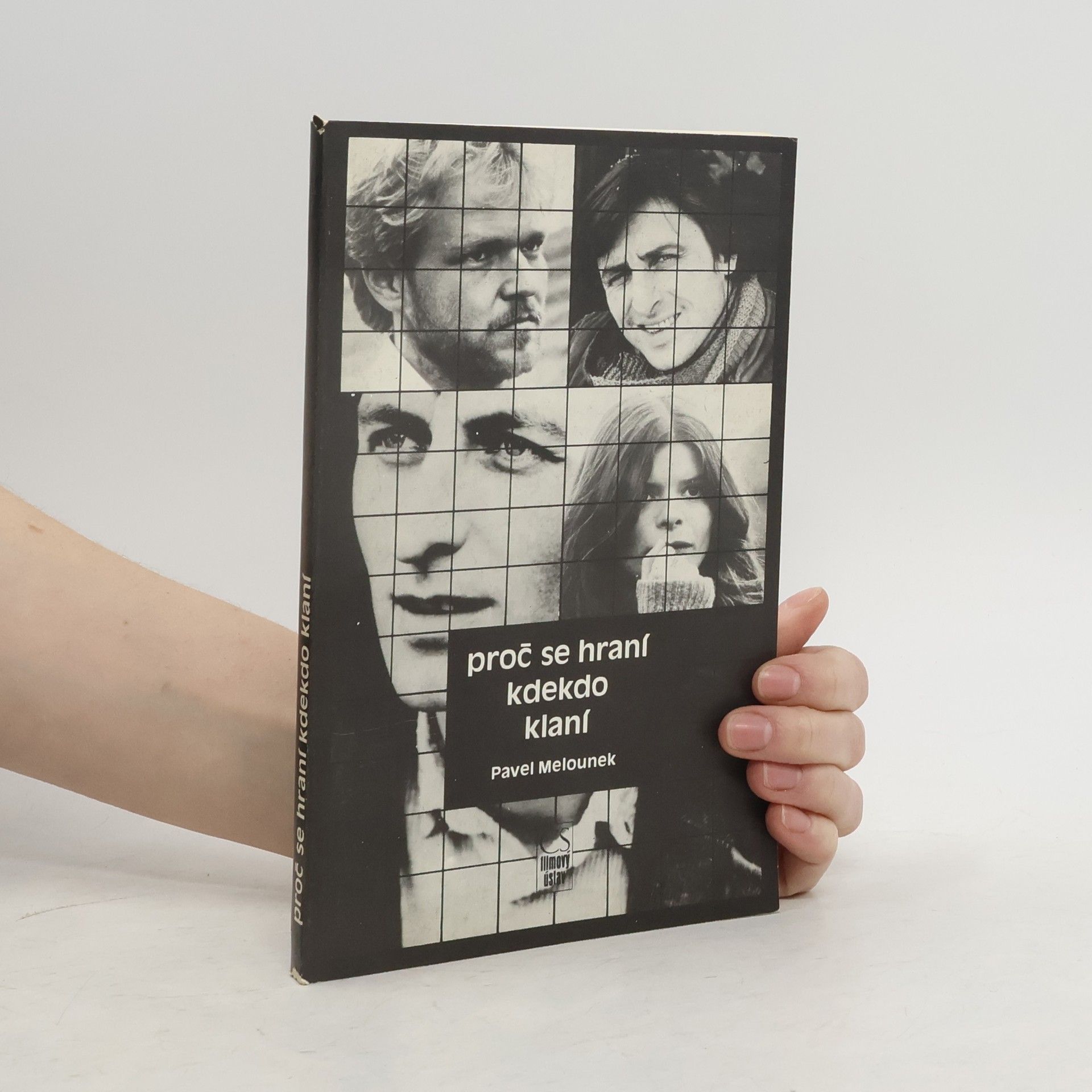 Proč se hraní kdekdo klaní