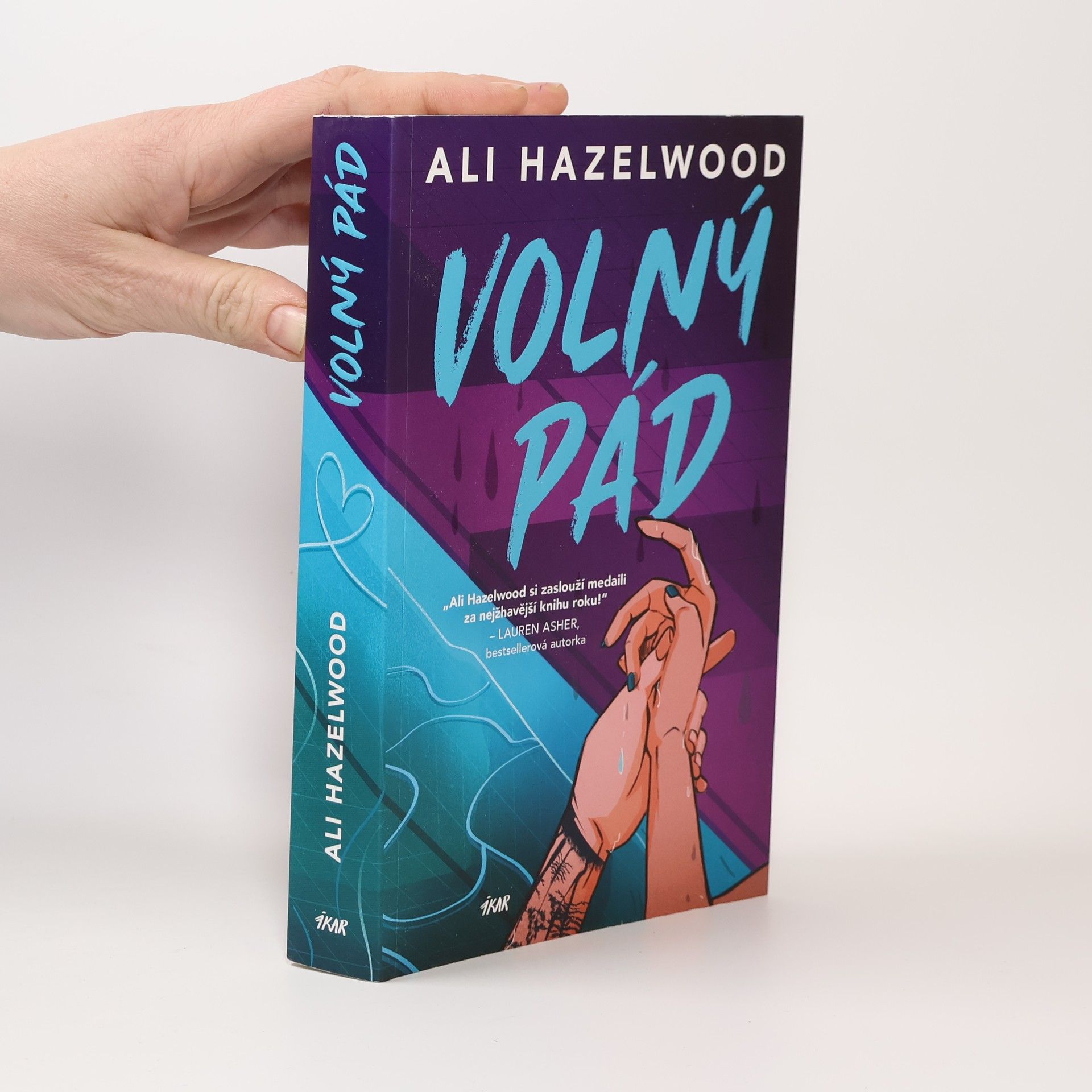 Ali Hazelwood Volný pád