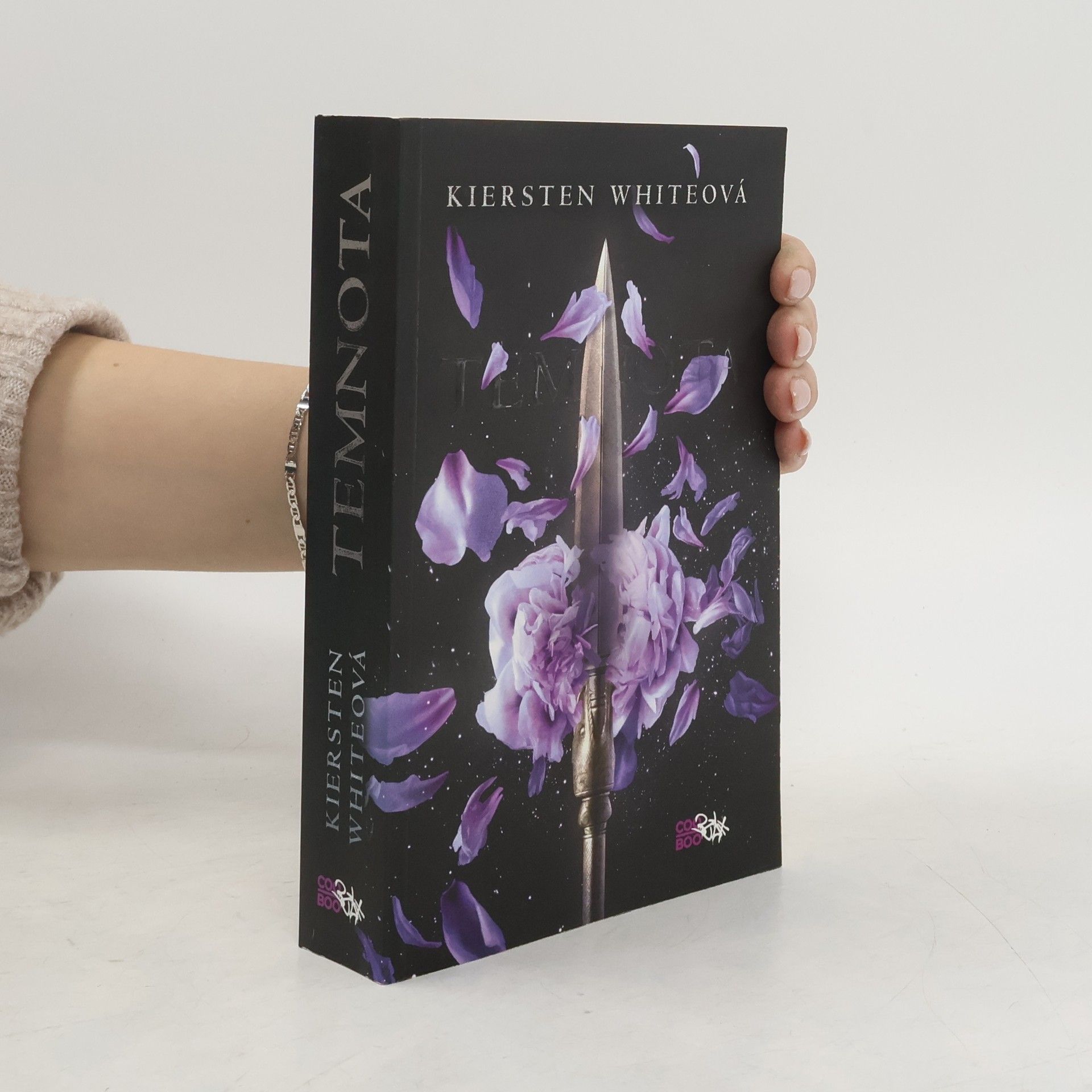 Kiersten White Temnota: Dobyvatelská sága 1