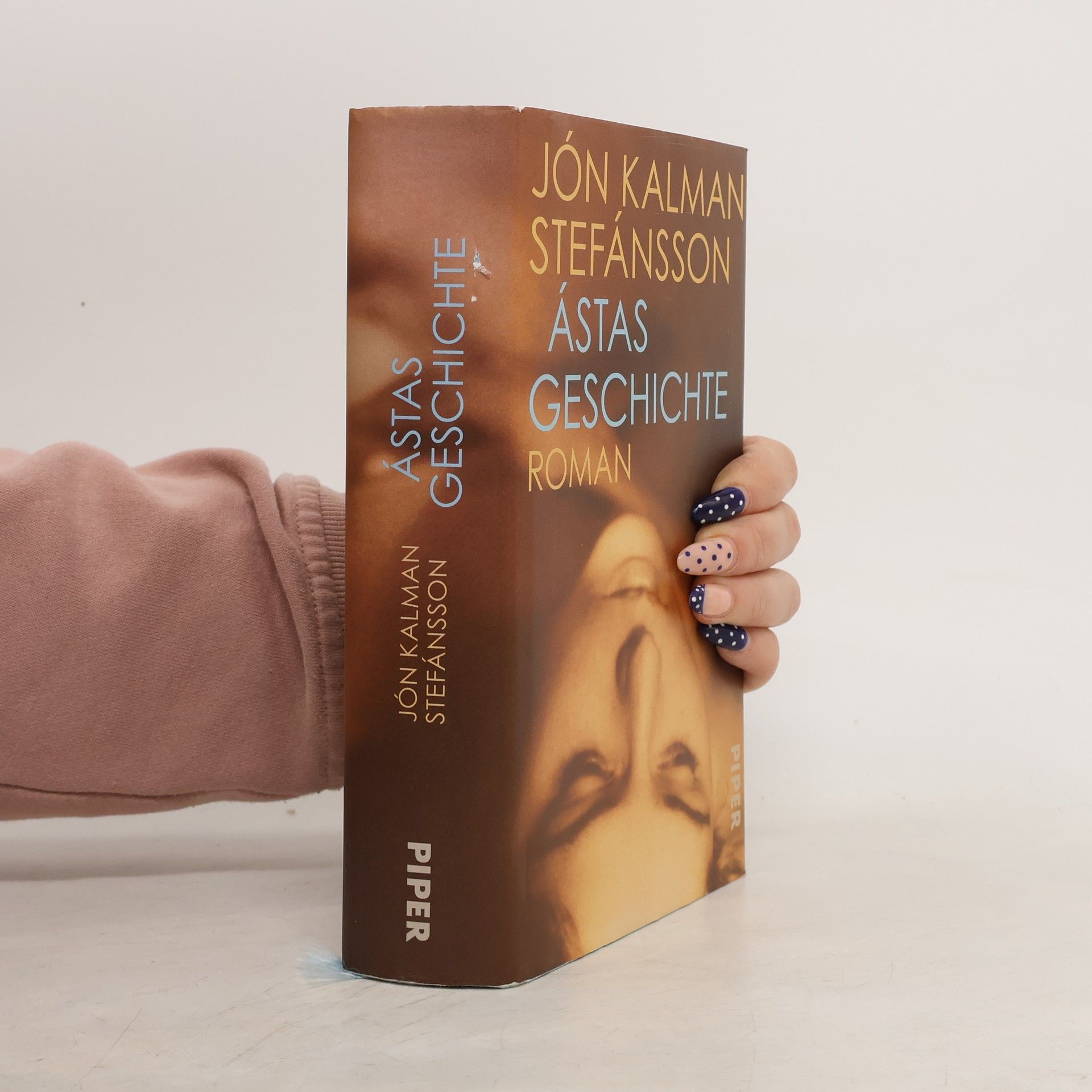 Jón Kalman Stefánsson Ástas Geschichte