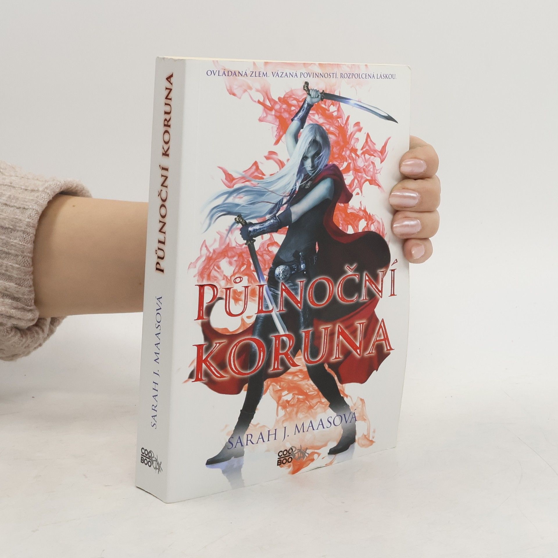 Sarah J. Maas Půlnoční koruna