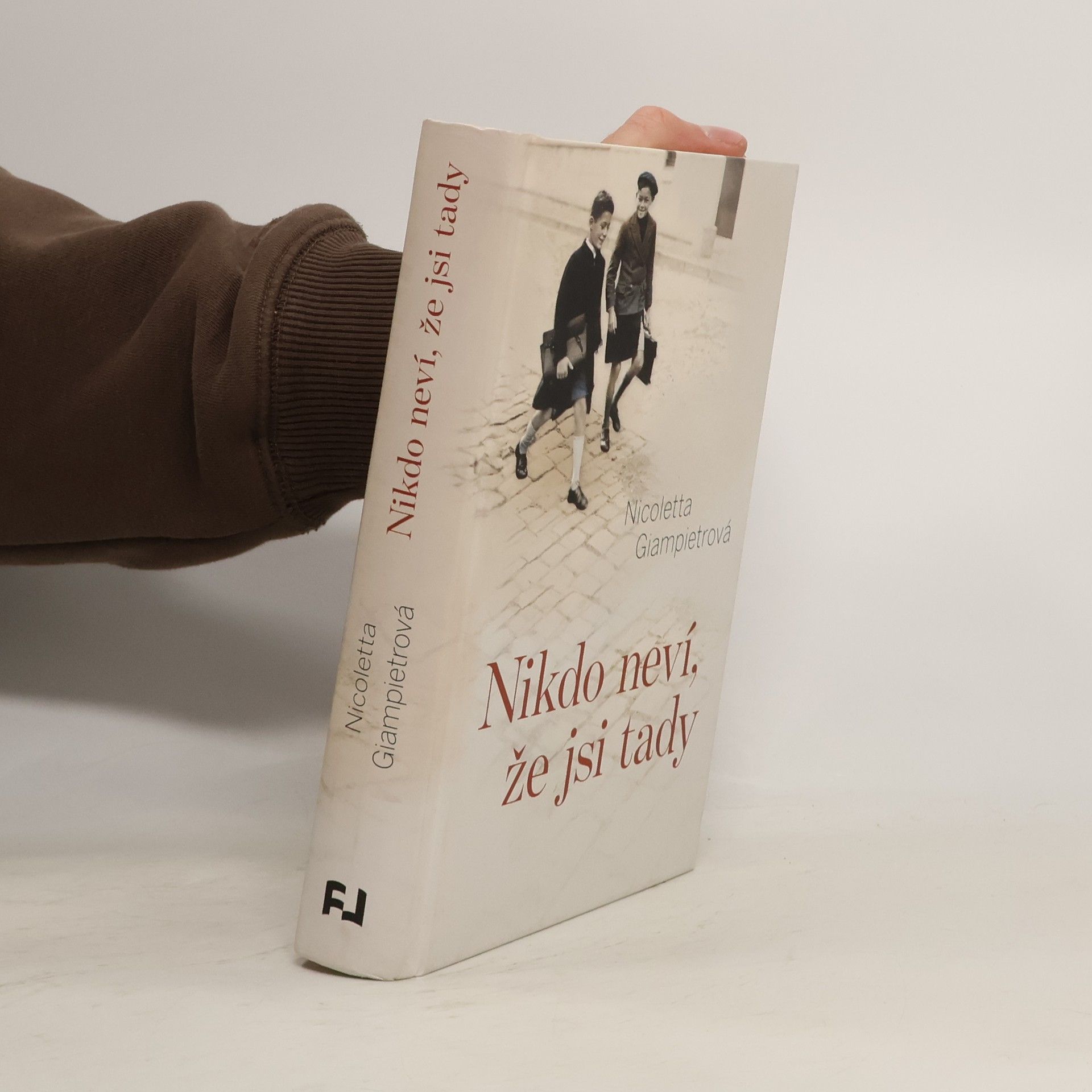 Nicoletta Giampietro Nikdo neví, že jsi tady