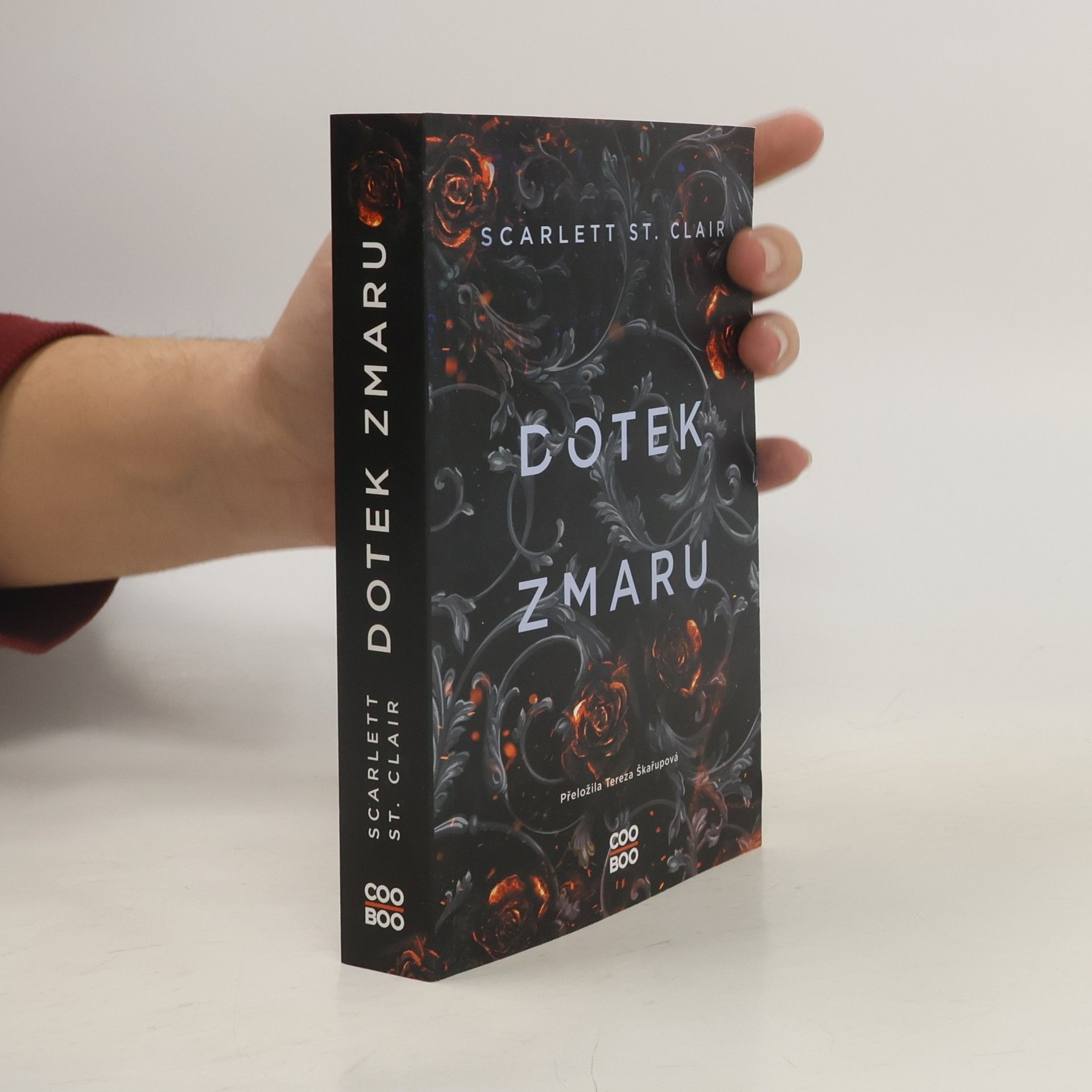 Scarlett St. Clair Dotek zmaru