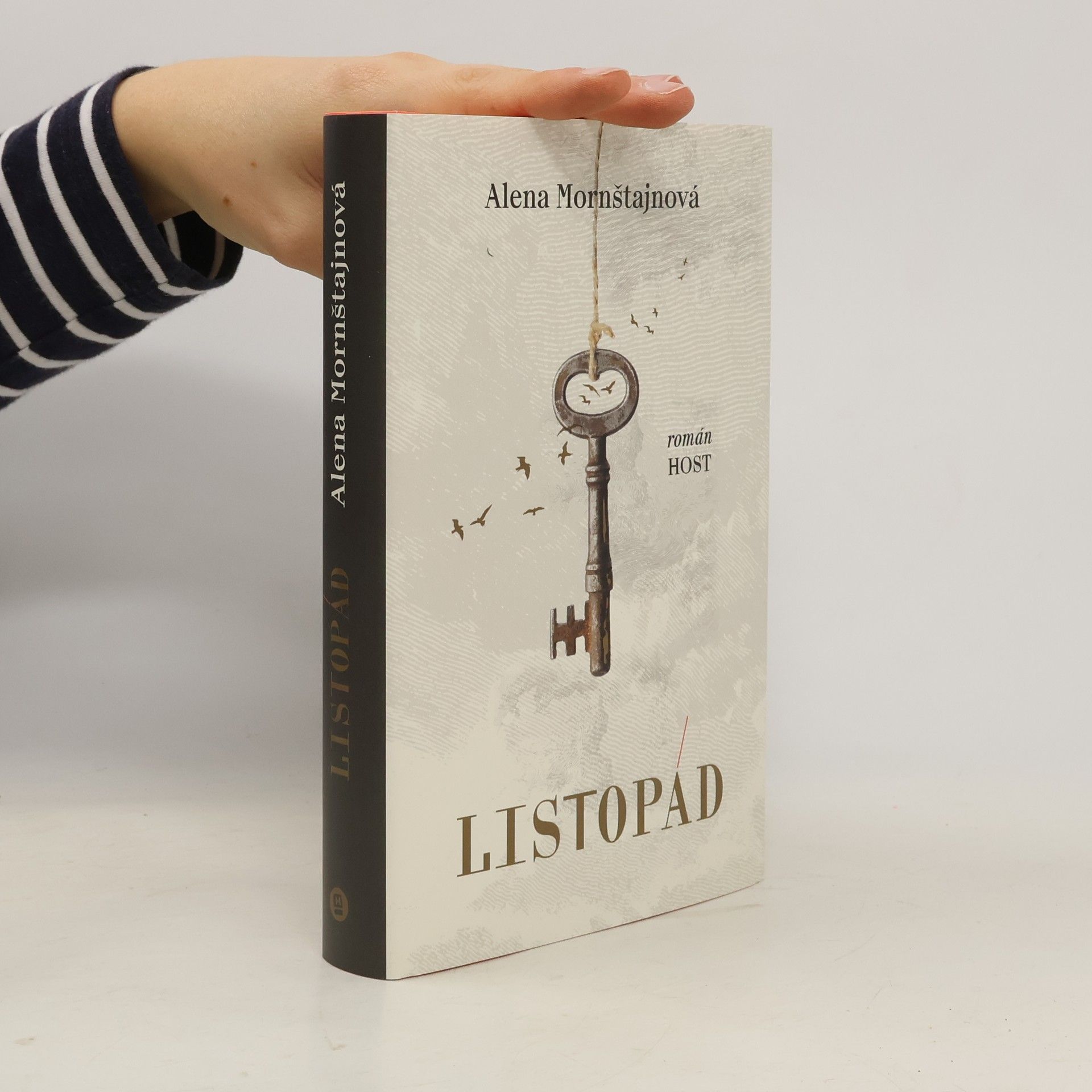Alena Mornštajnová Listopád