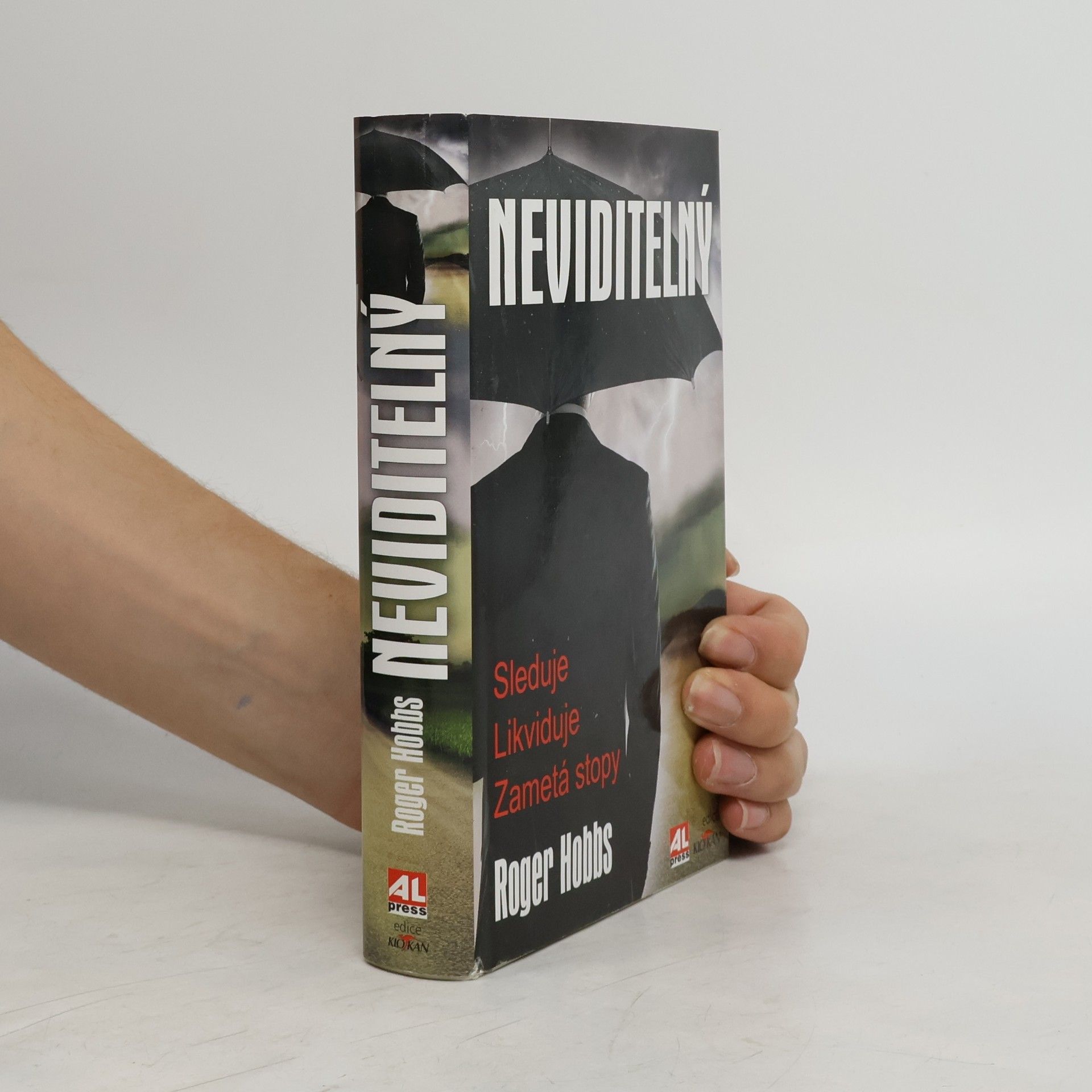 Roger Hobbs Neviditelný : sleduje, likviduje, zametá stopy
