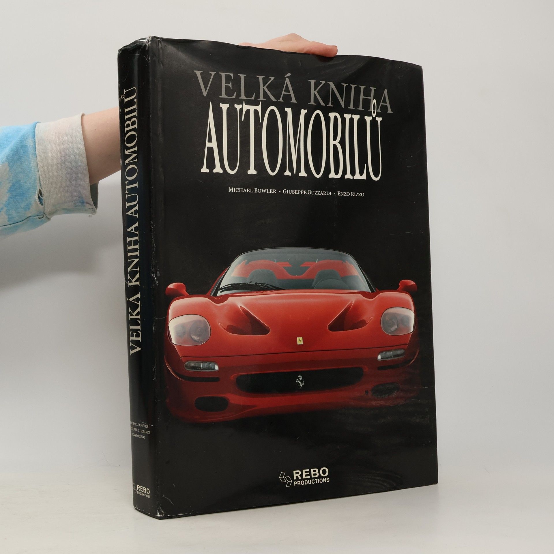 Velká kniha automobilů