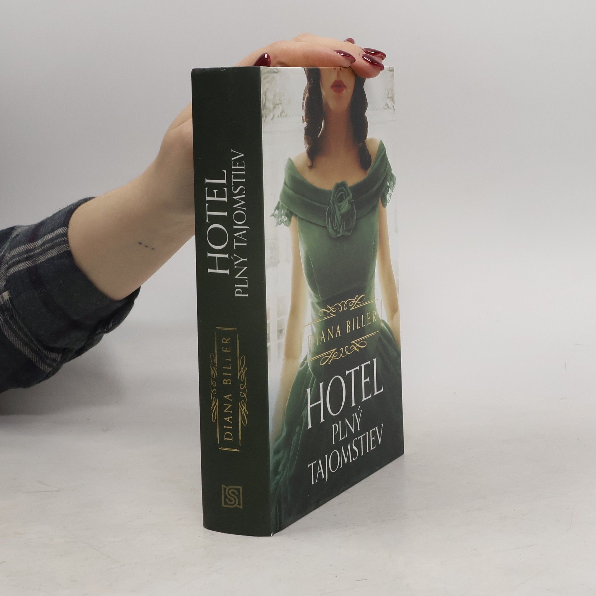 Diana Biller Hotel plný tajomstiev