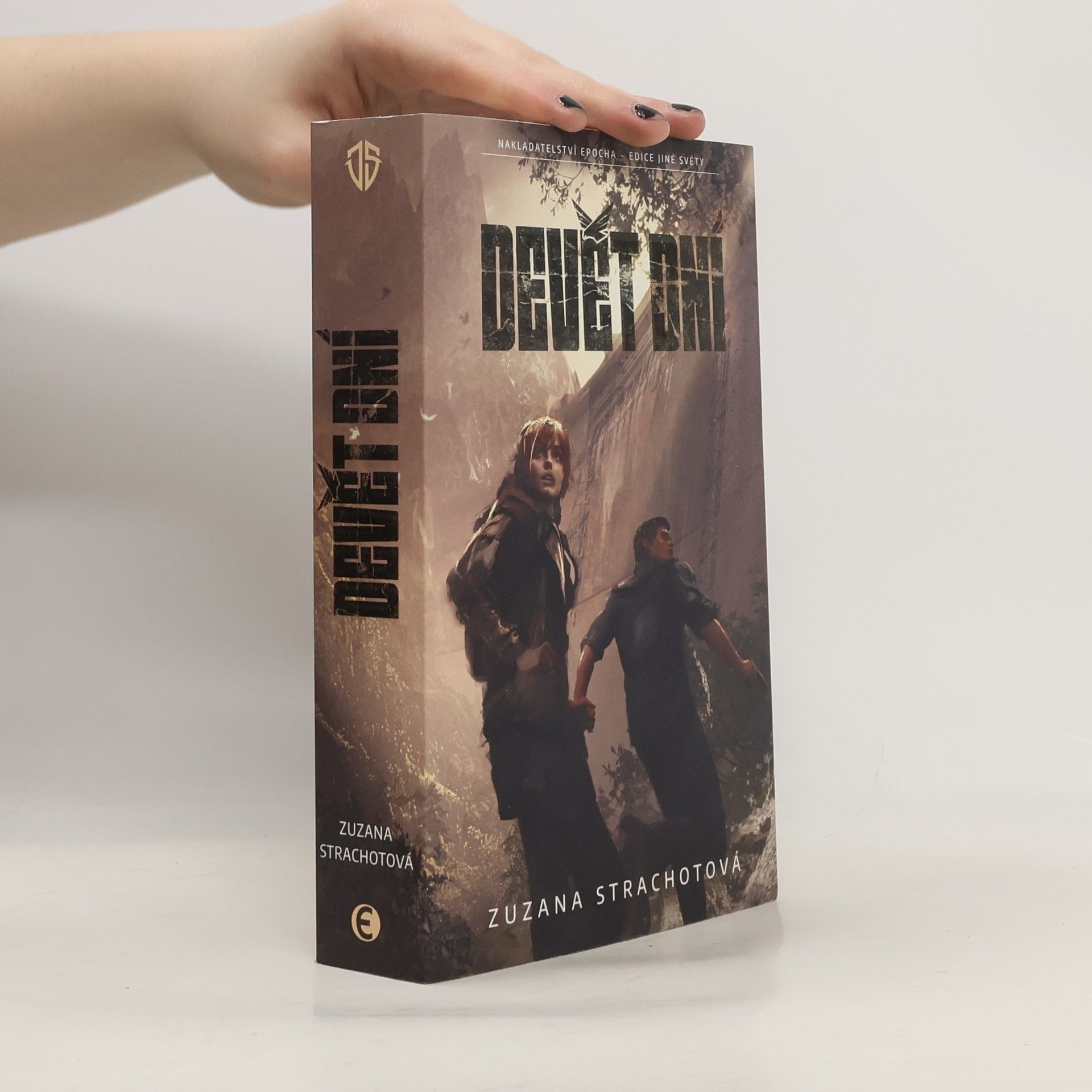 Zuzana Strachotová Devět dní