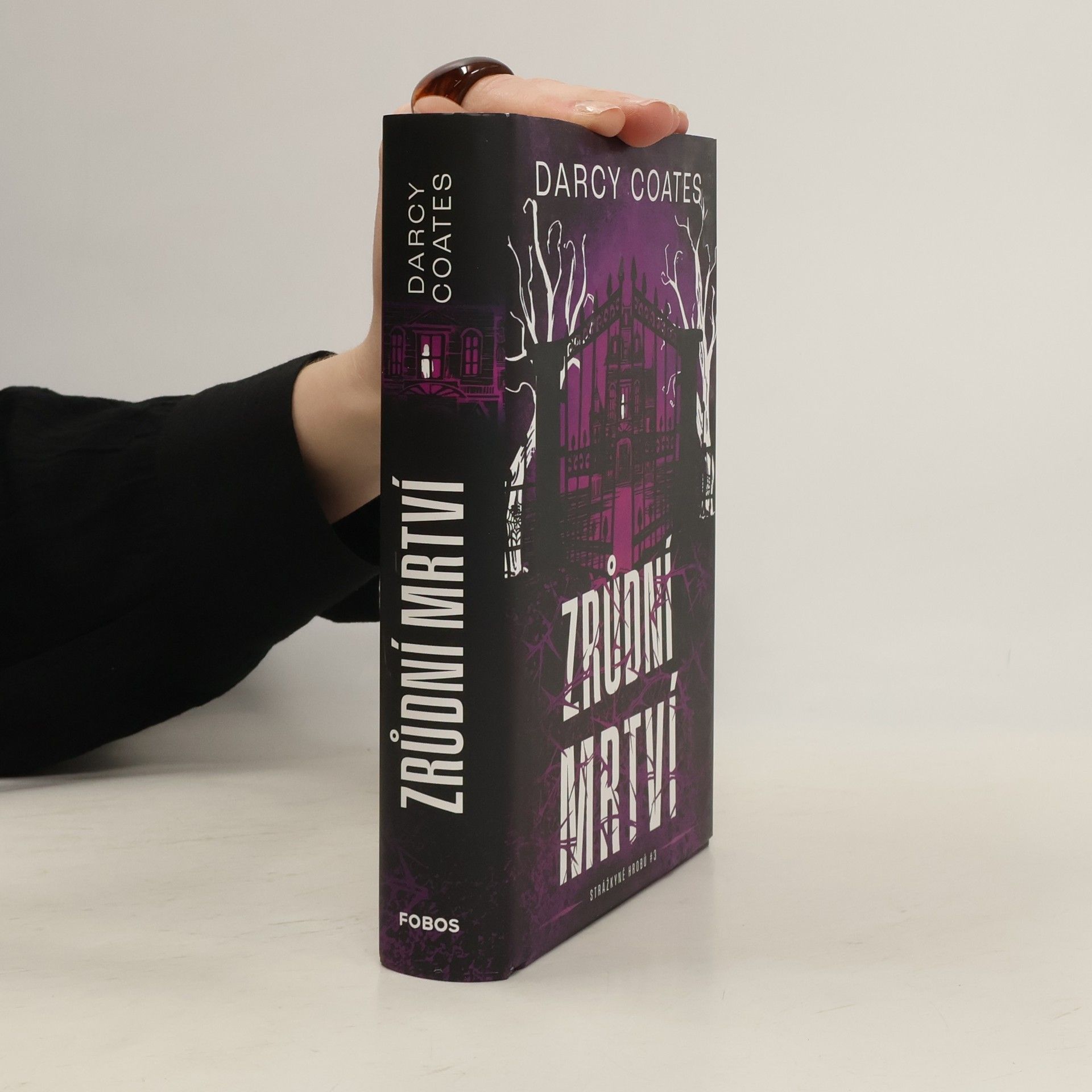 Darcy Coates Zrůdní mrtví