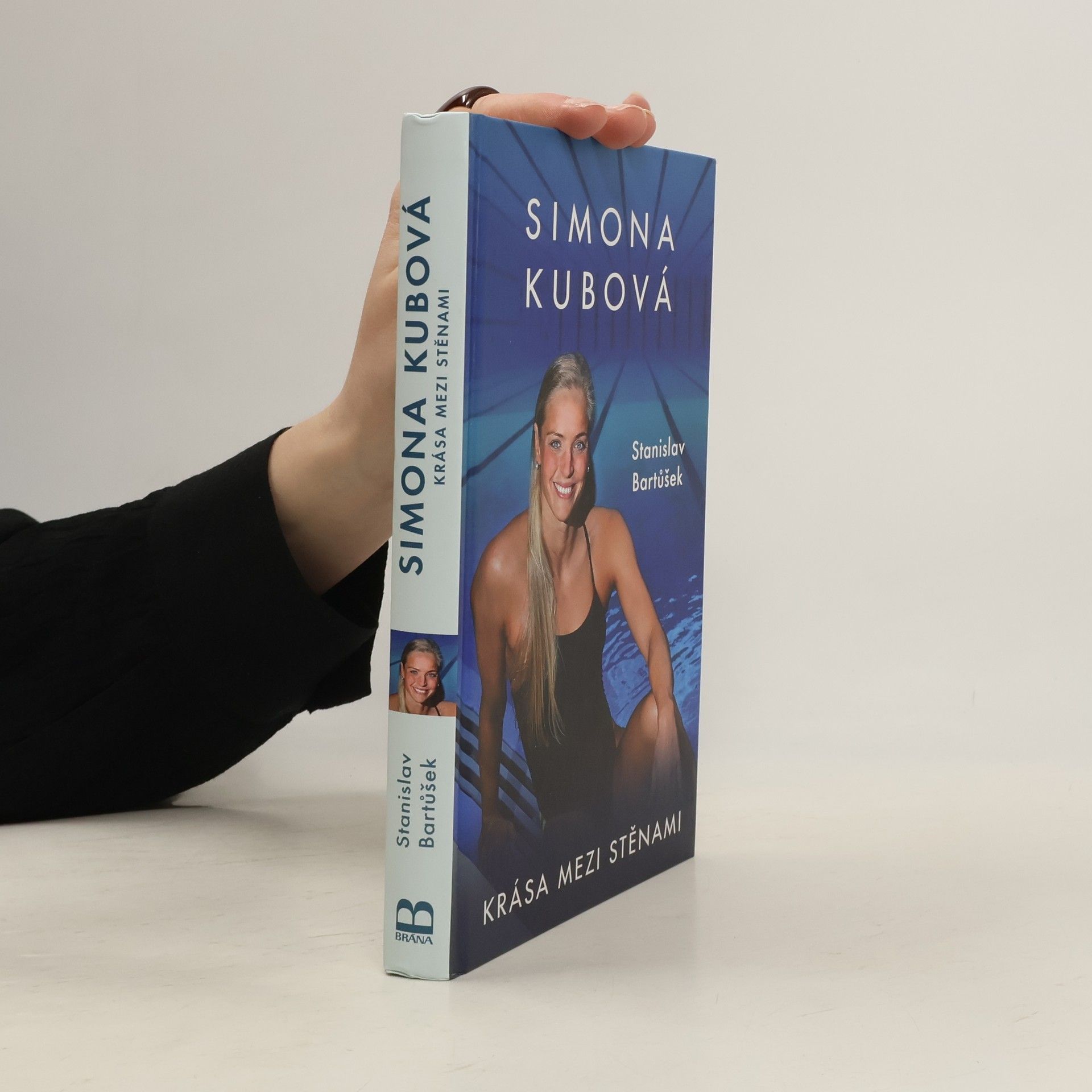 Simona Kubová Simona Kubová : krása mezi stěnami