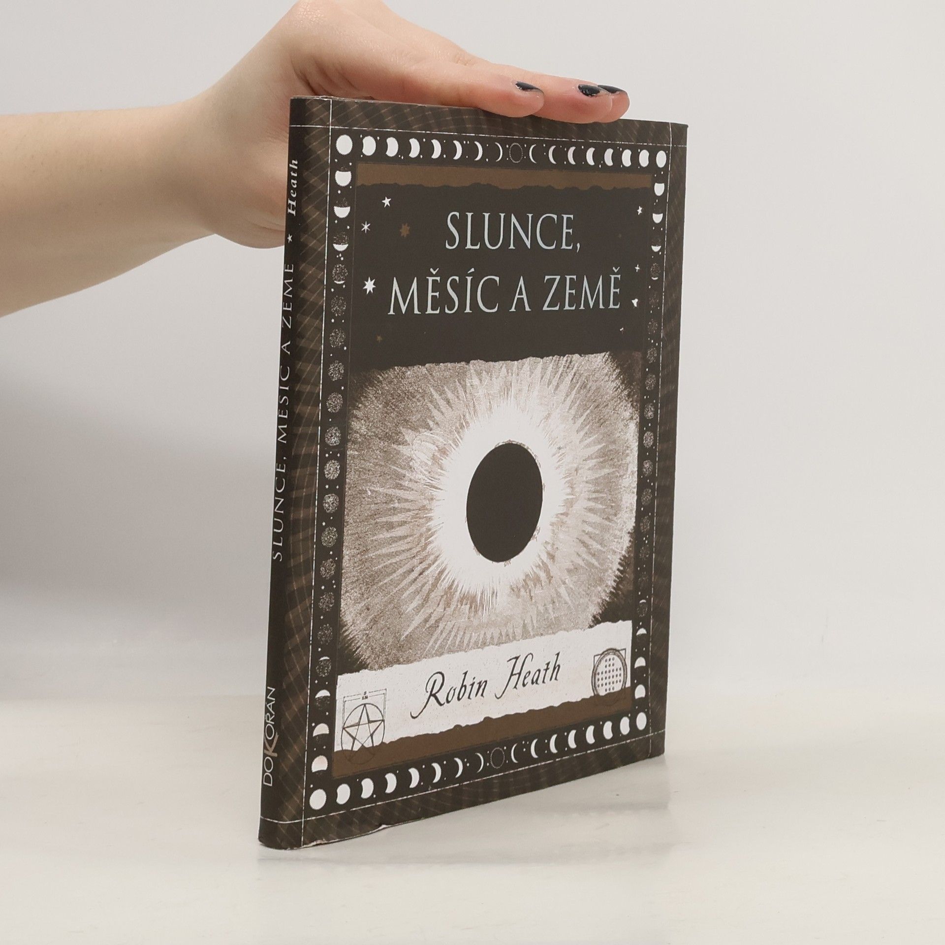 Robin (Robin F.) Heath Slunce, Měsíc a Země